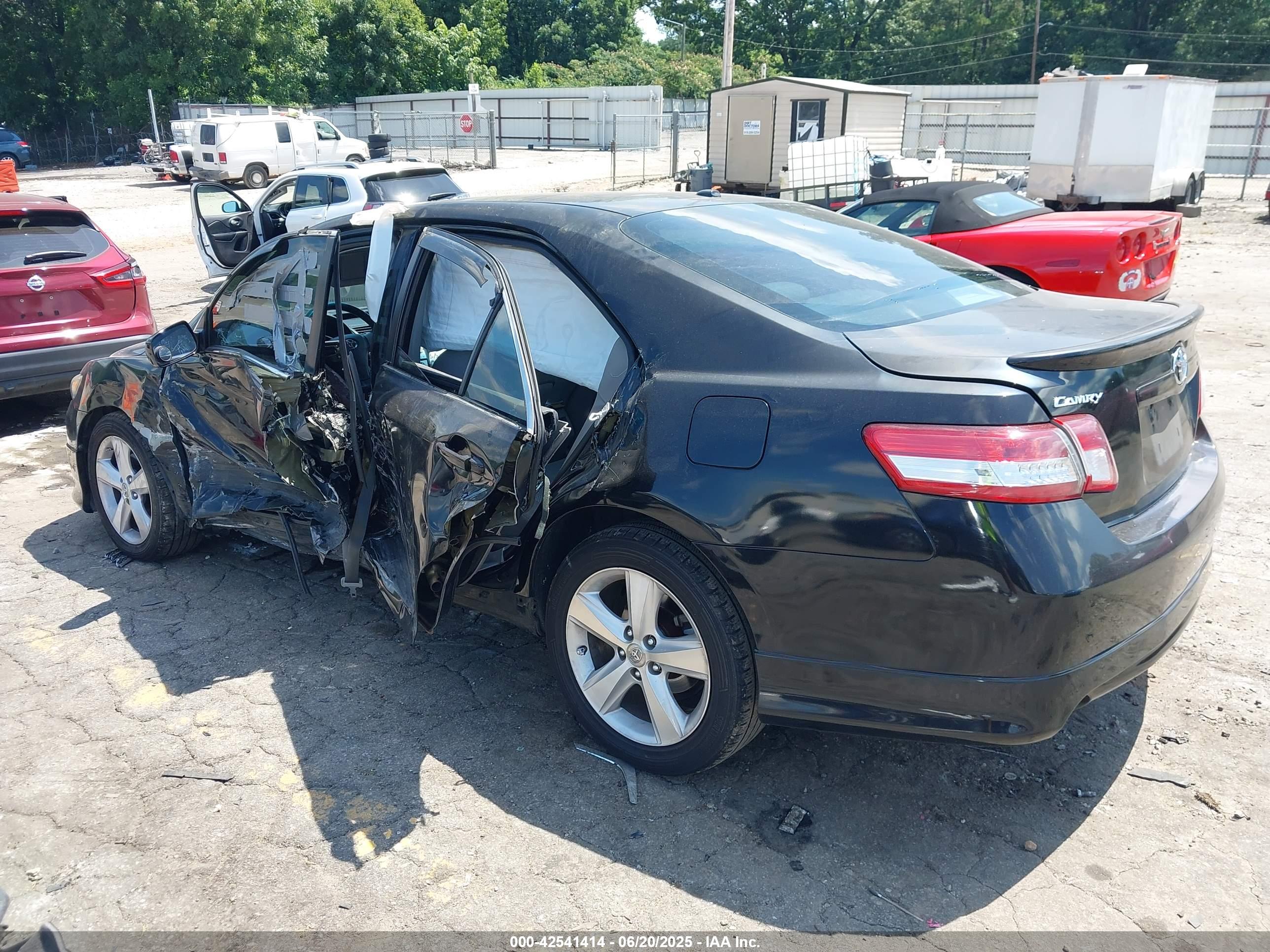 TOYOTA CAMRY image 3