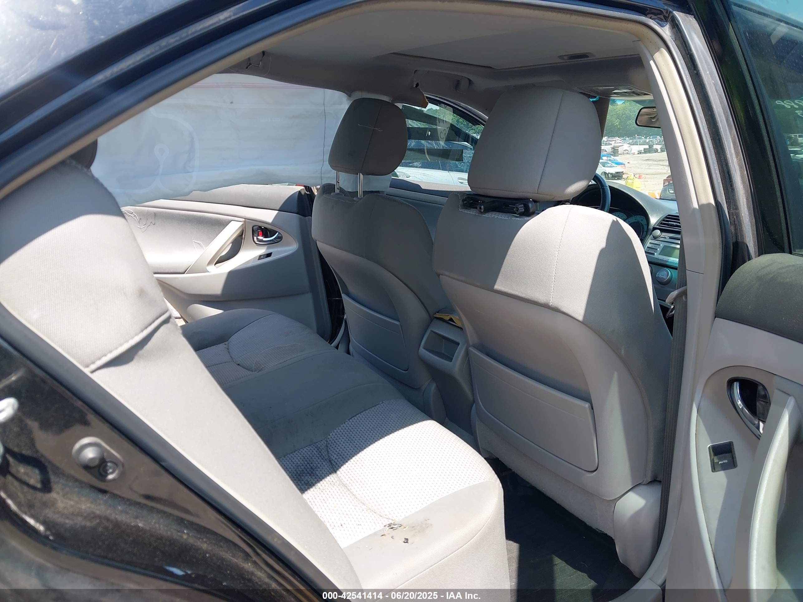 TOYOTA CAMRY image 8
