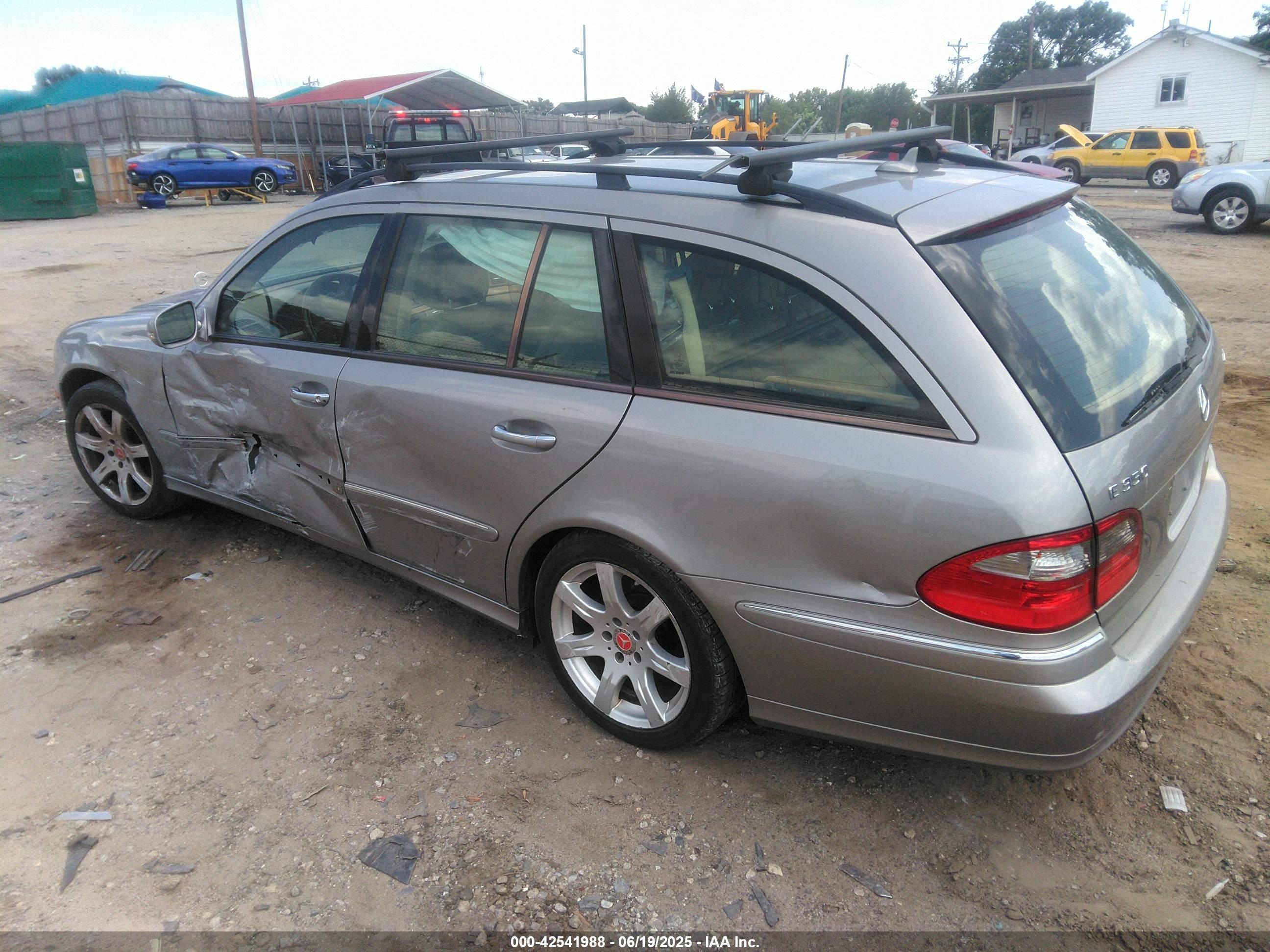 MERCEDES-BENZ E image 3