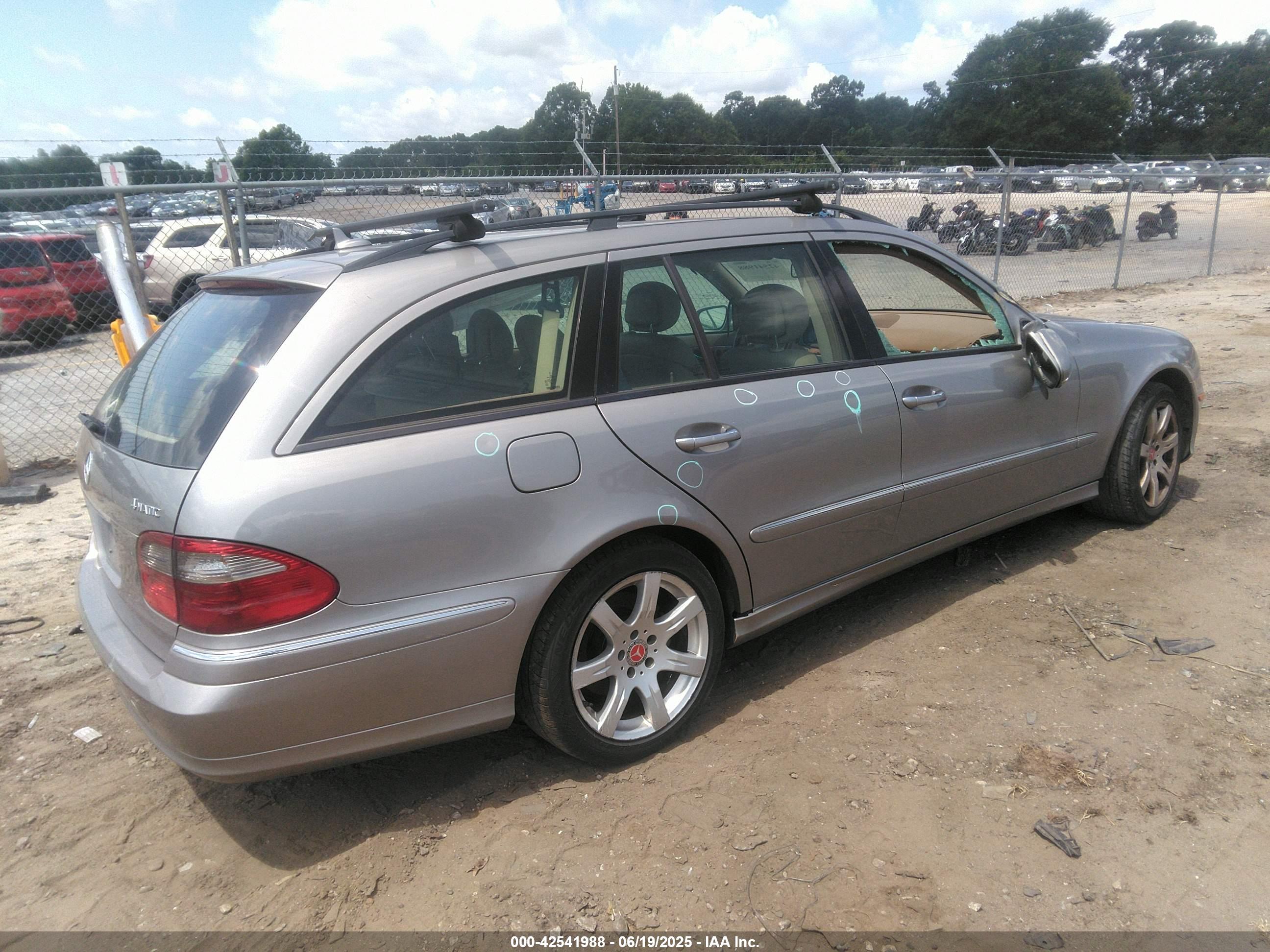 MERCEDES-BENZ E image 4