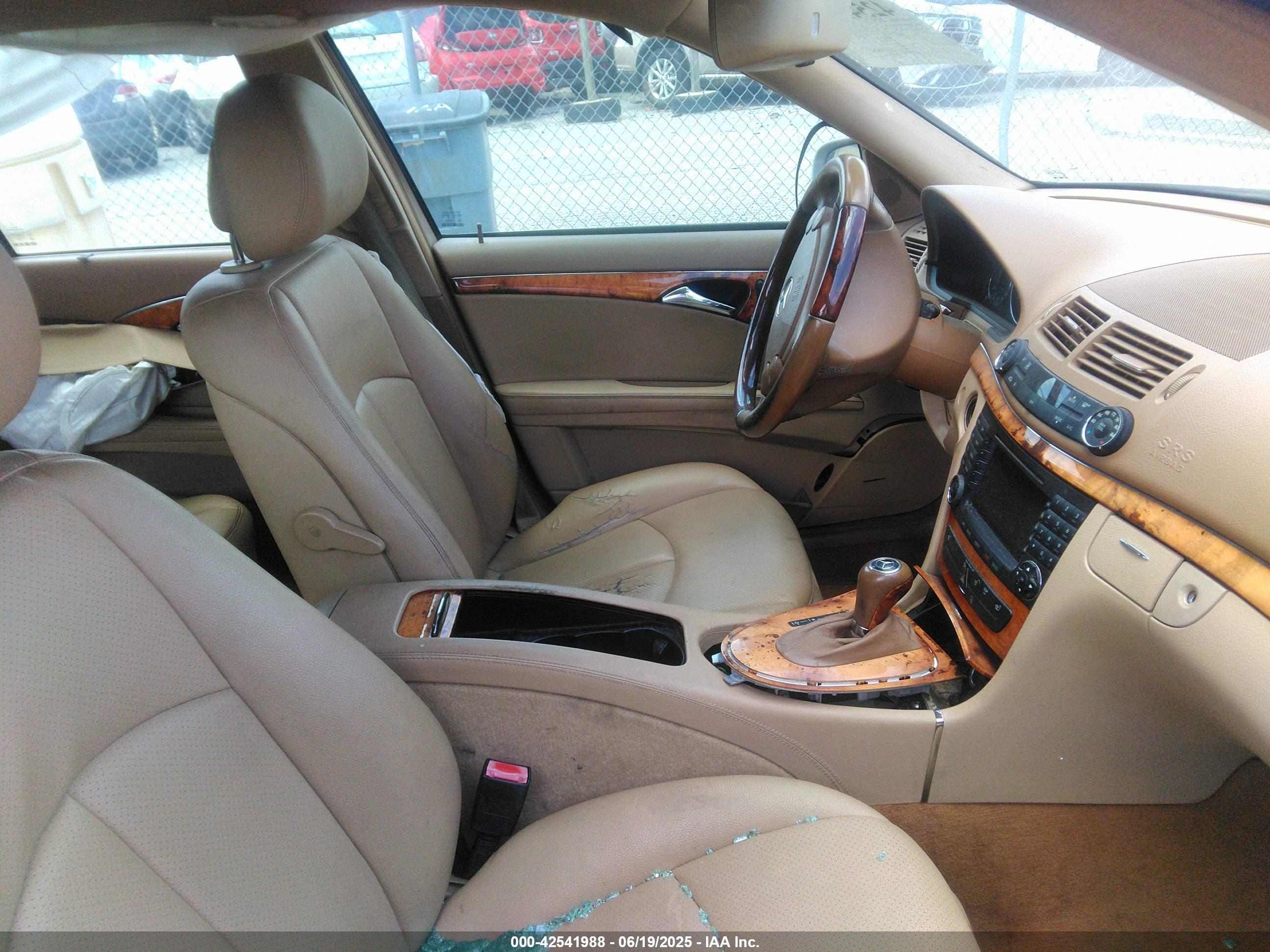 MERCEDES-BENZ E image 5