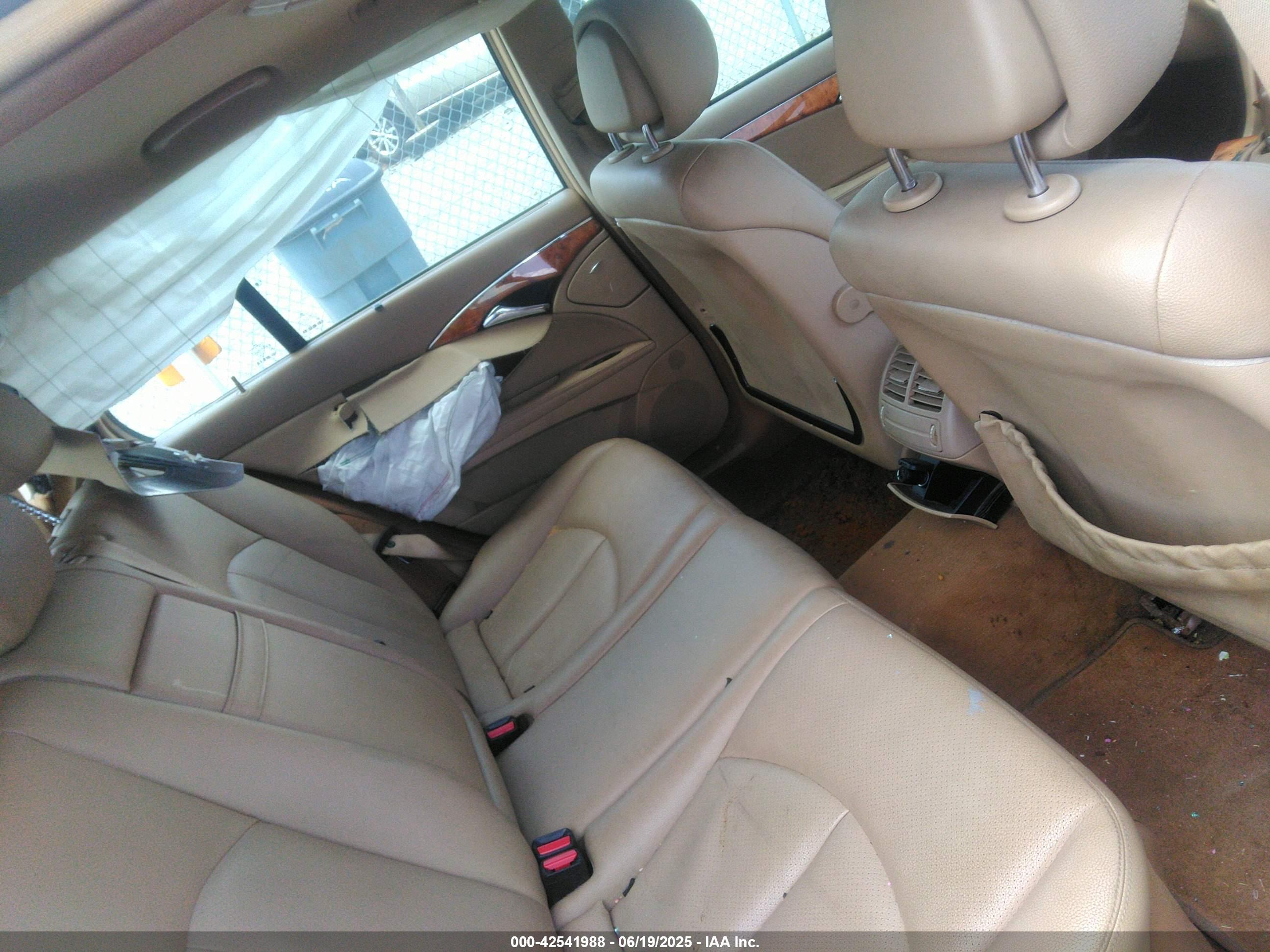 MERCEDES-BENZ E image 8