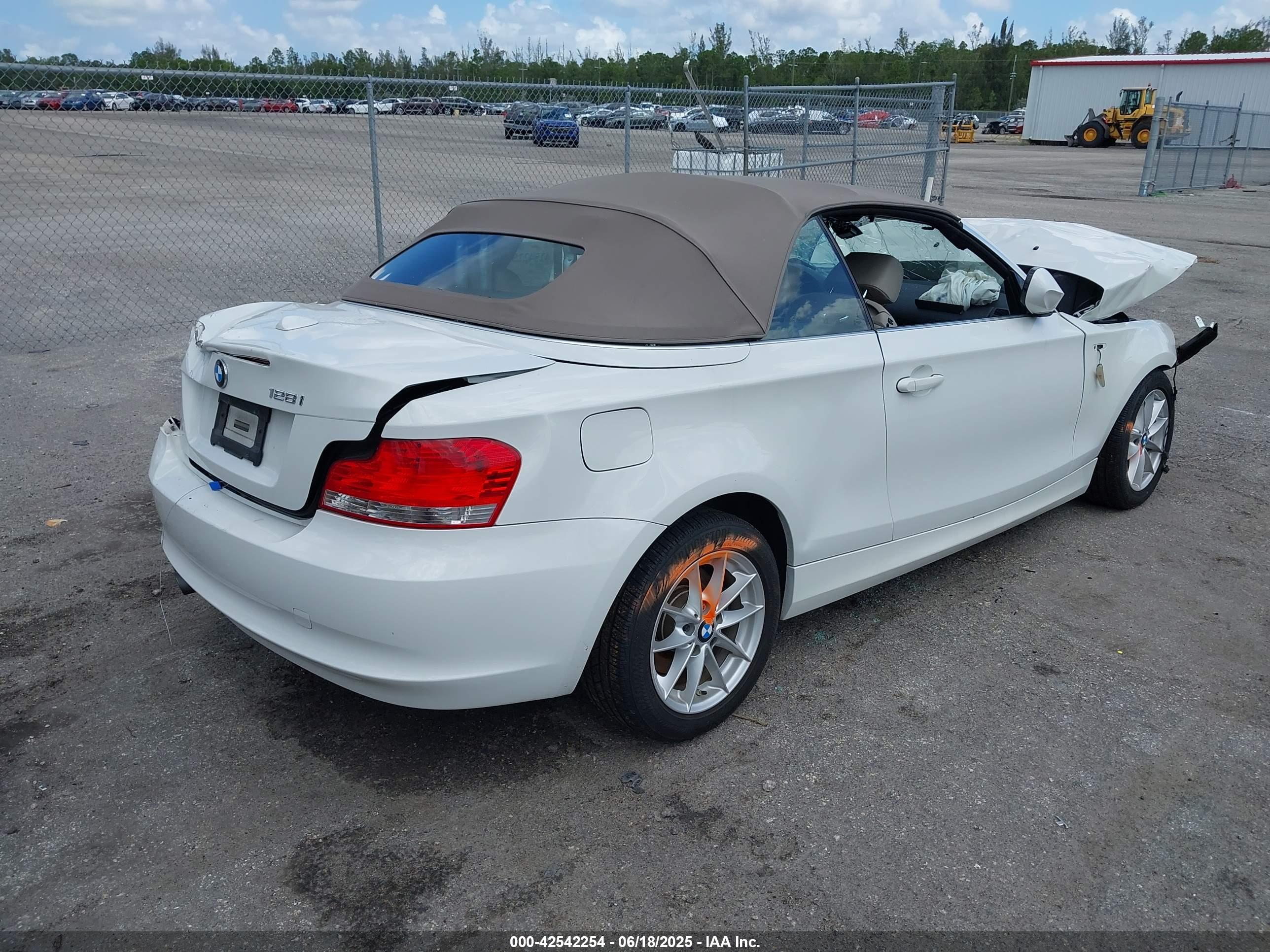 BMW 128I image 4