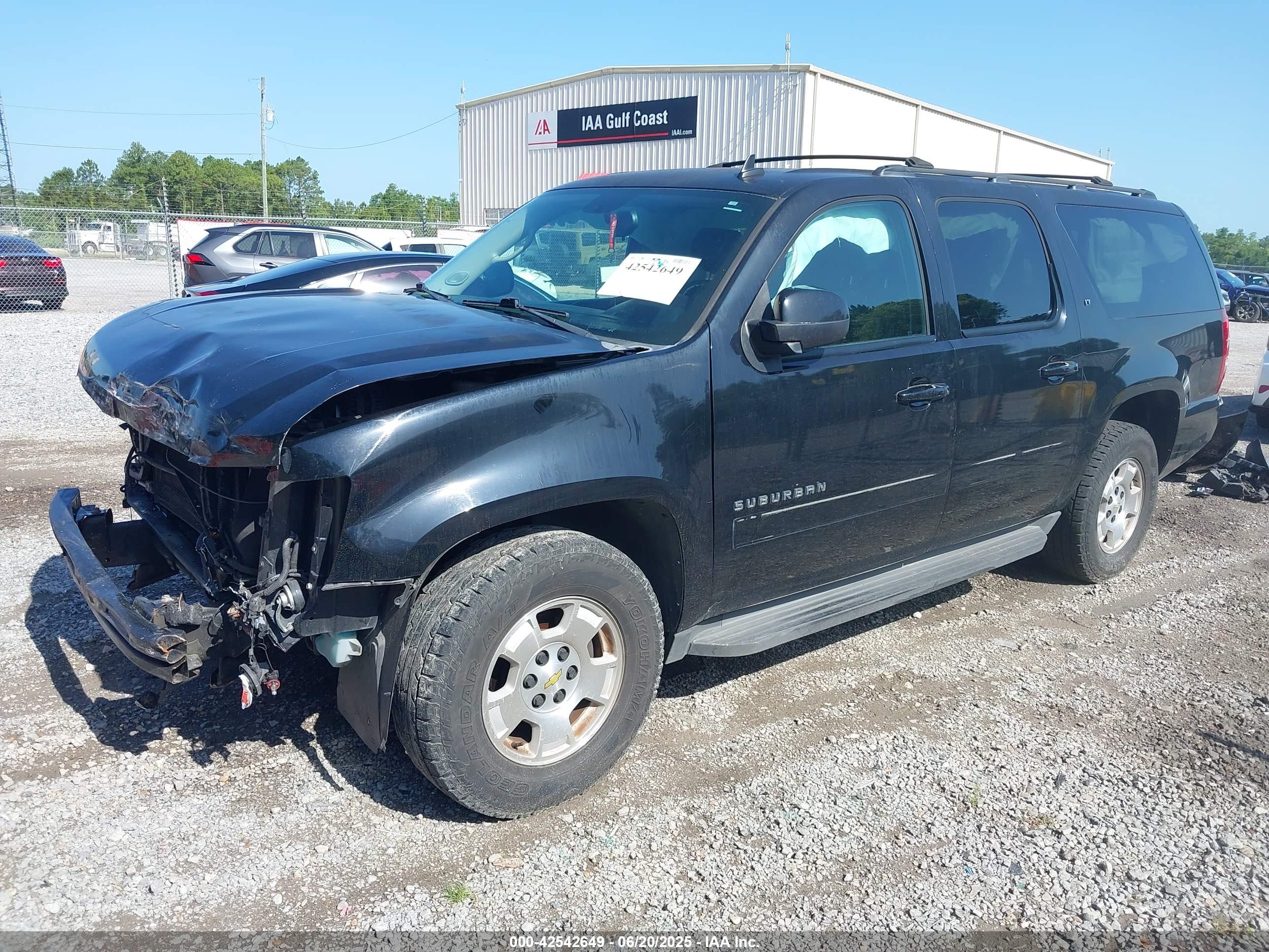 CHEVROLET SUBURBAN image 2