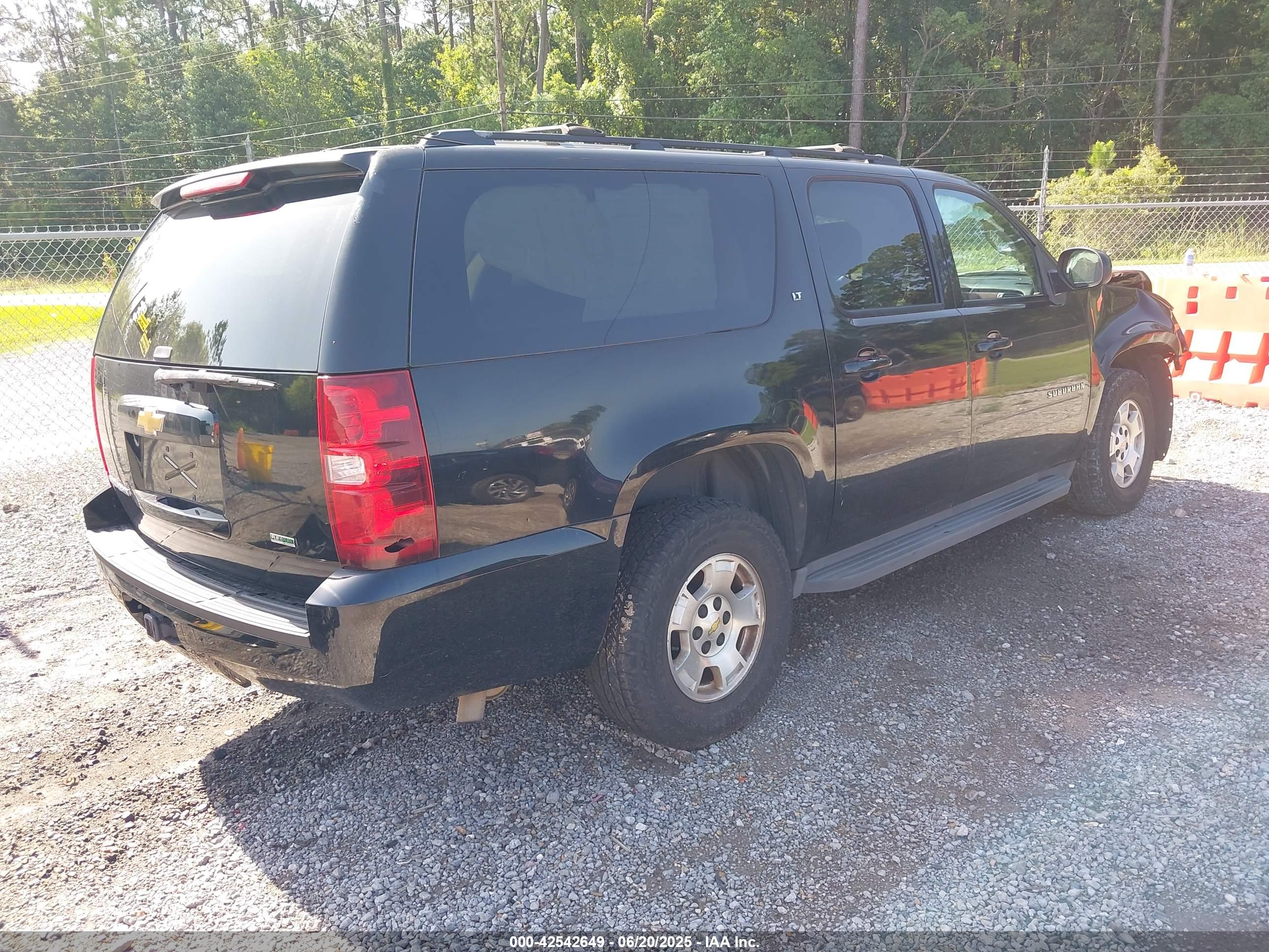 CHEVROLET SUBURBAN image 4