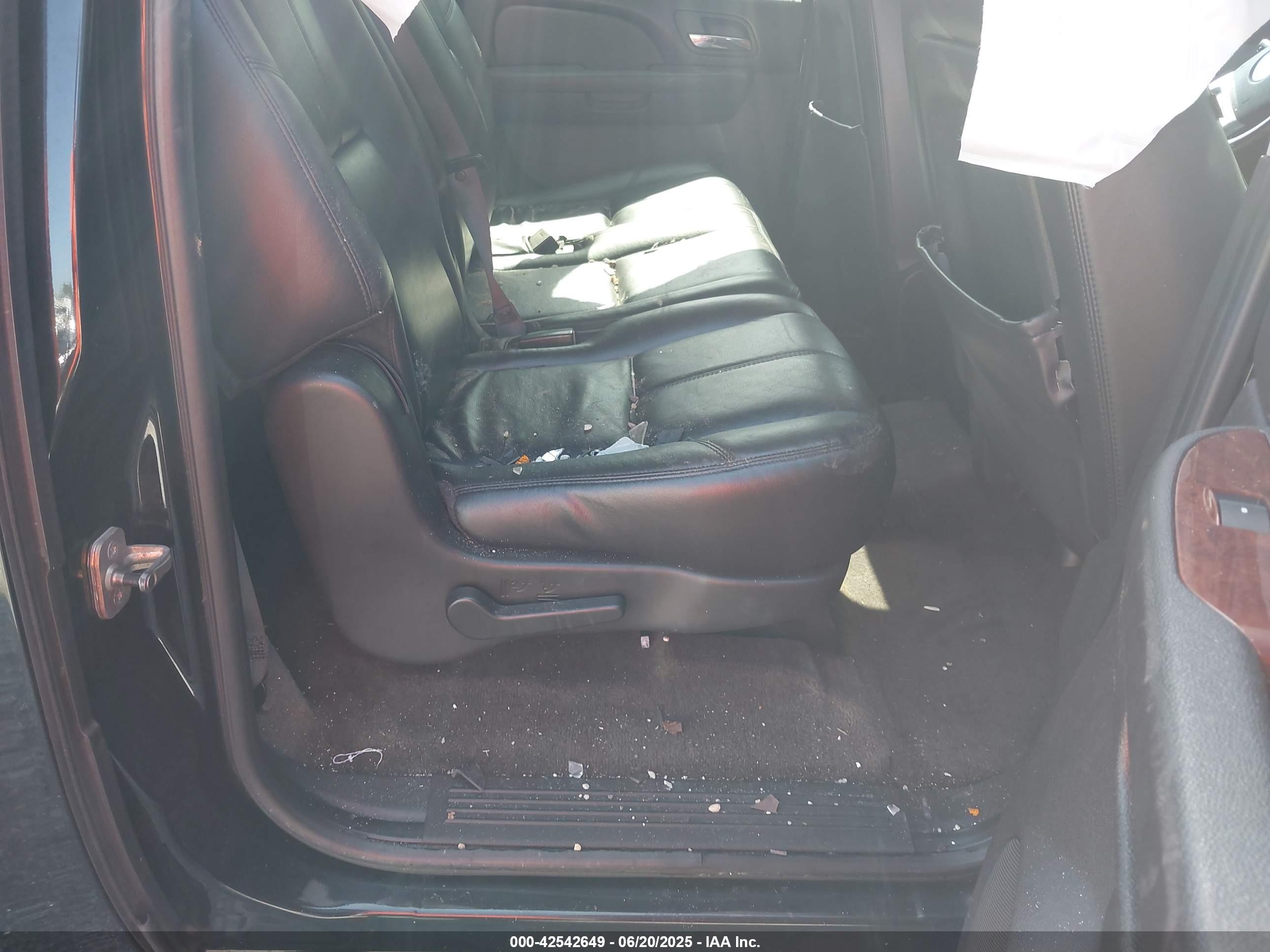 CHEVROLET SUBURBAN image 8
