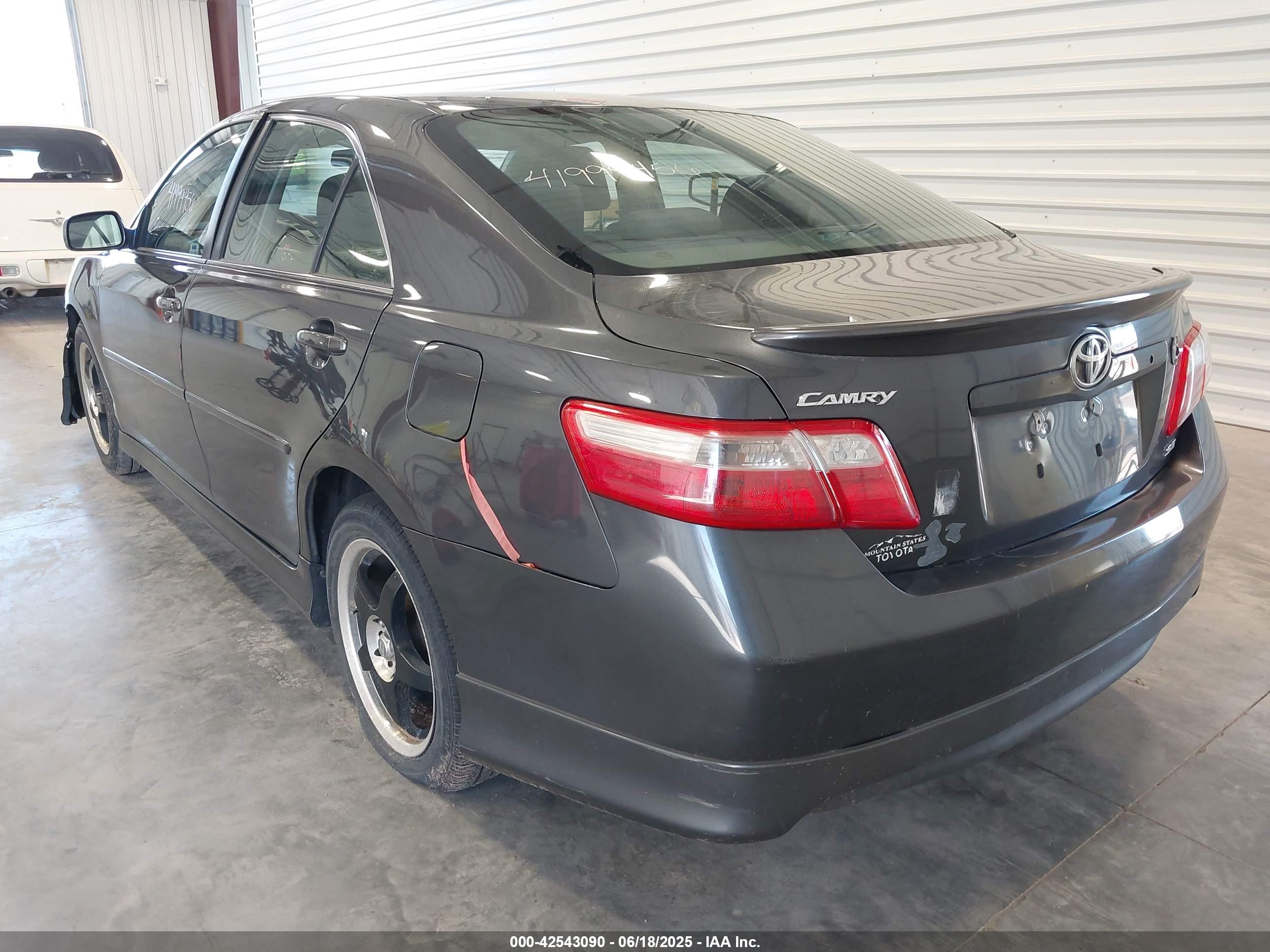 TOYOTA CAMRY image 3