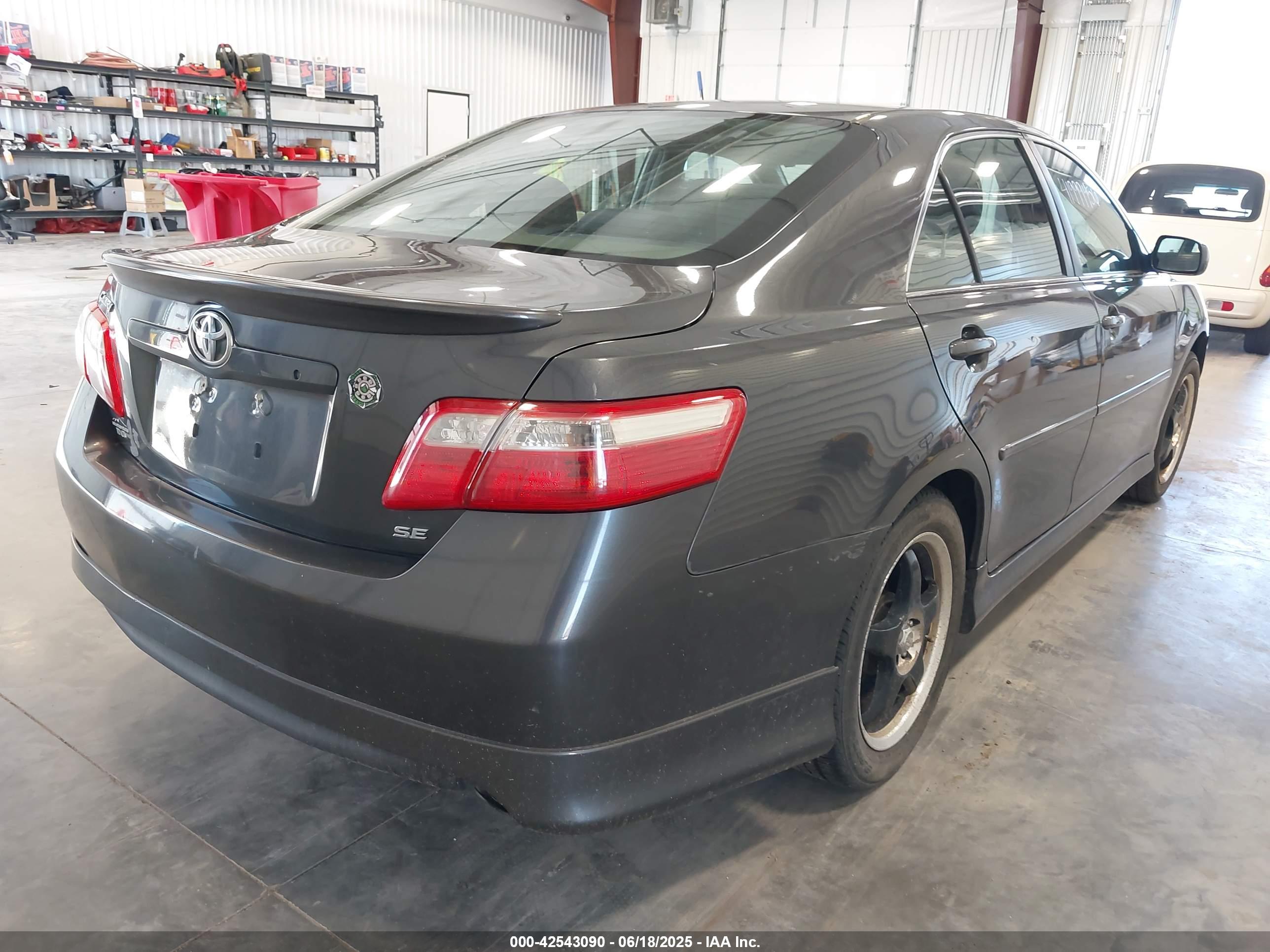 TOYOTA CAMRY image 4