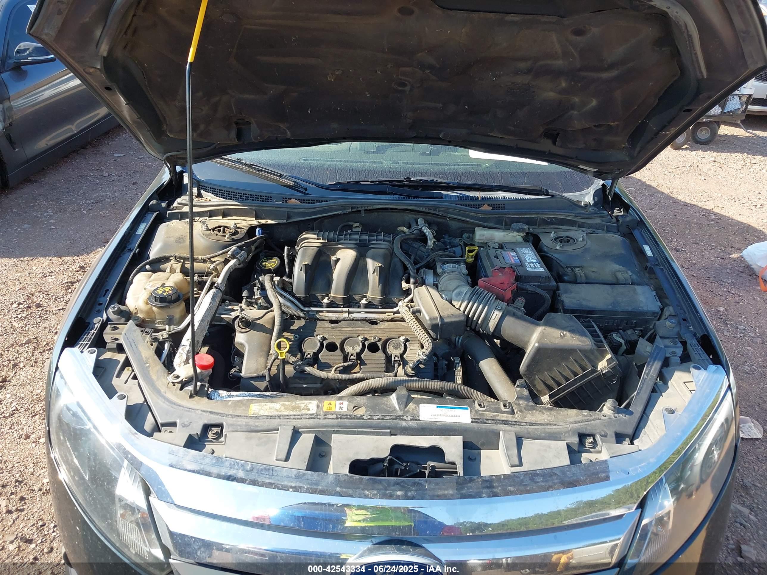 FORD FUSION image 10