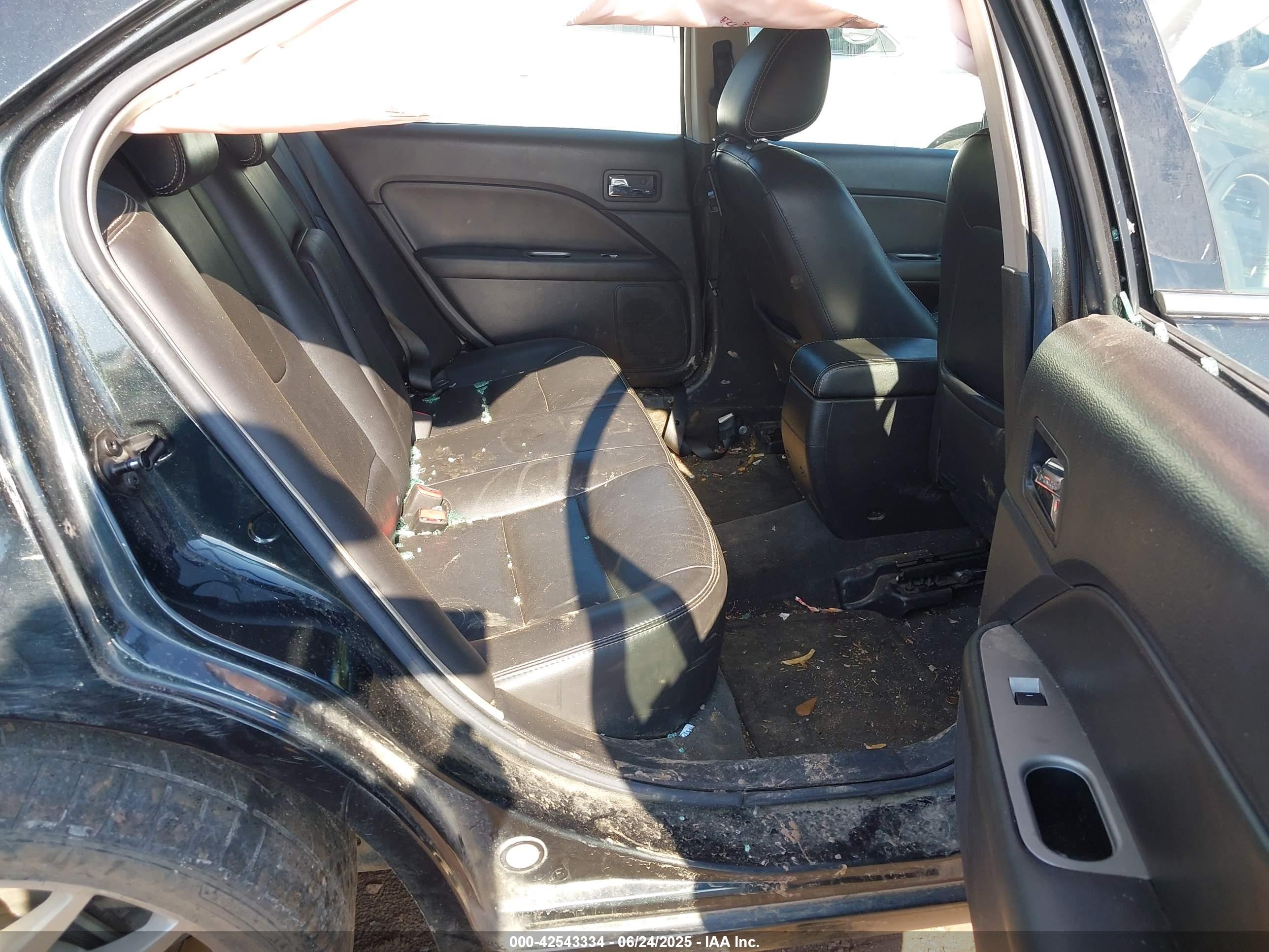 FORD FUSION image 8