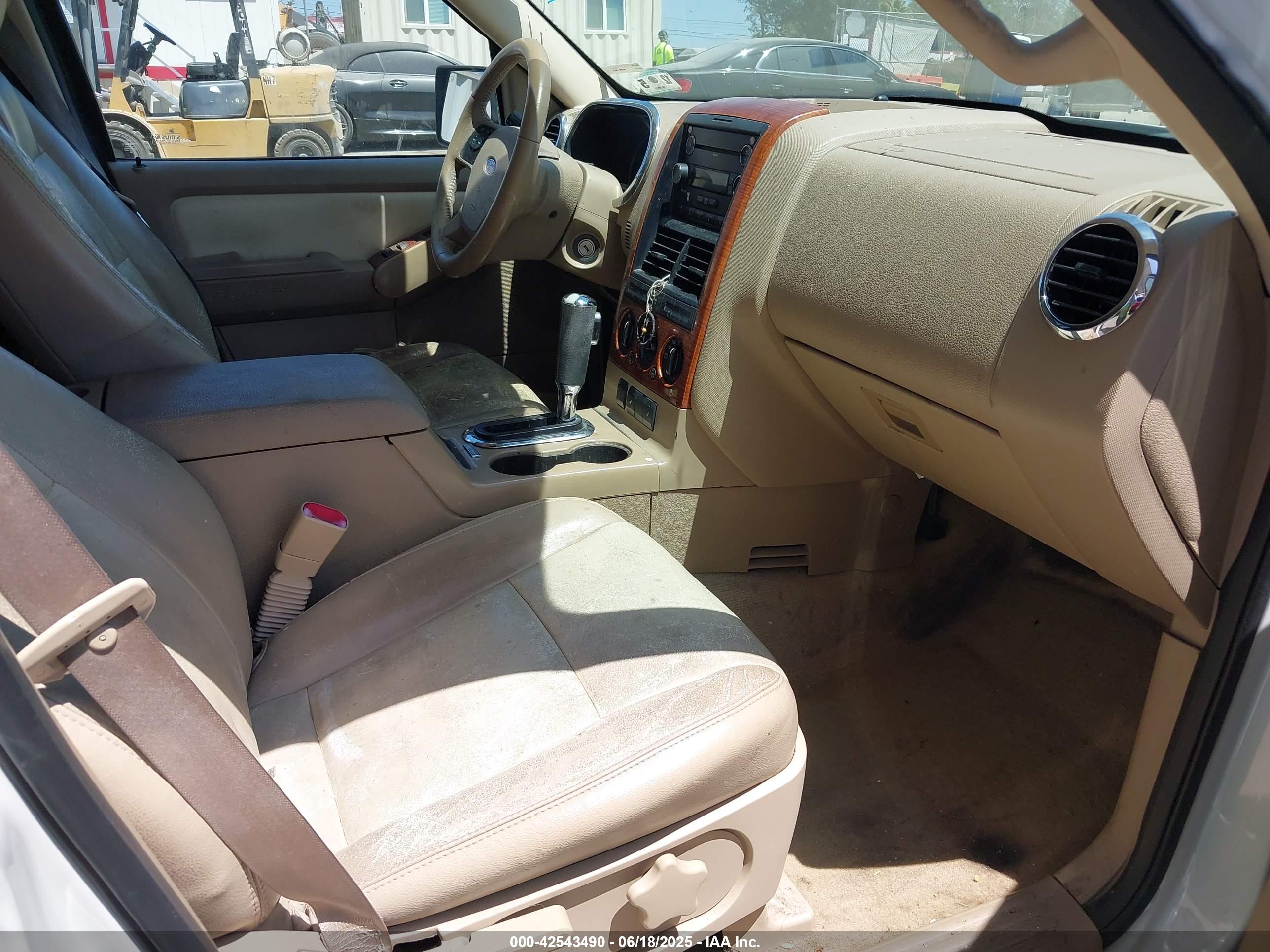 FORD EXPLORER image 5