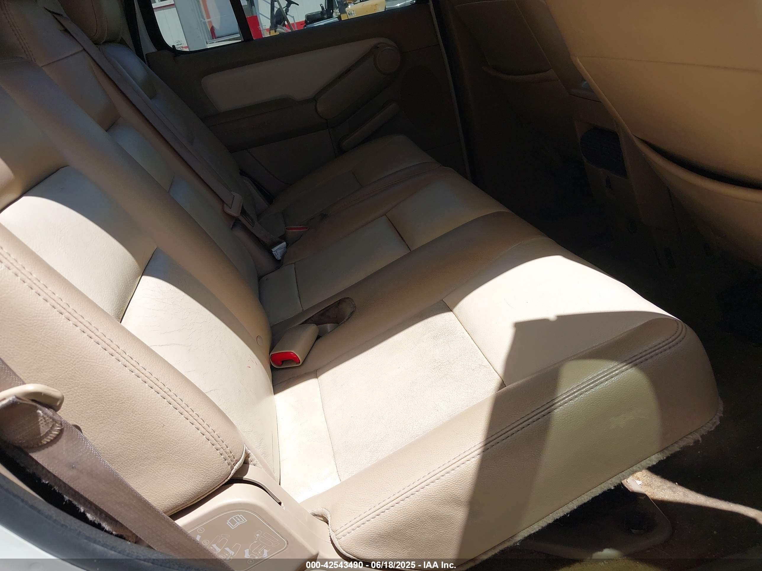 FORD EXPLORER image 8