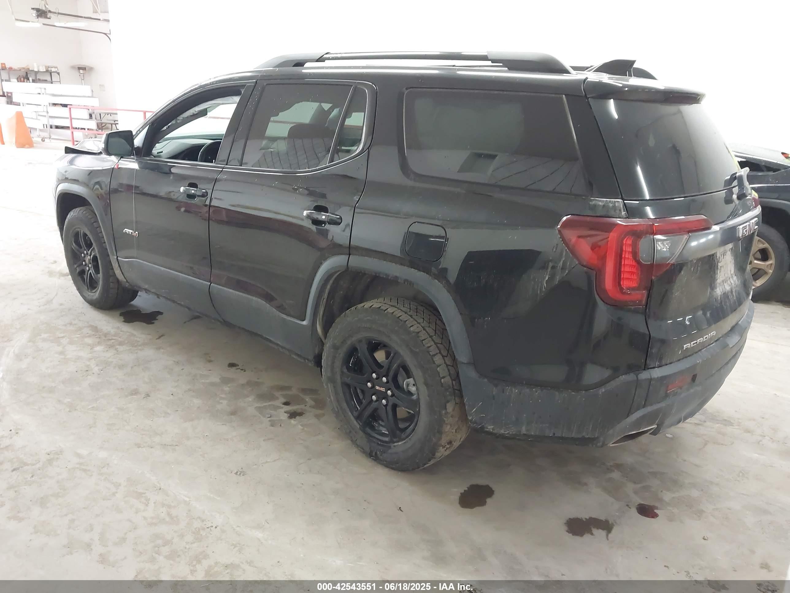 GMC ACADIA image 3