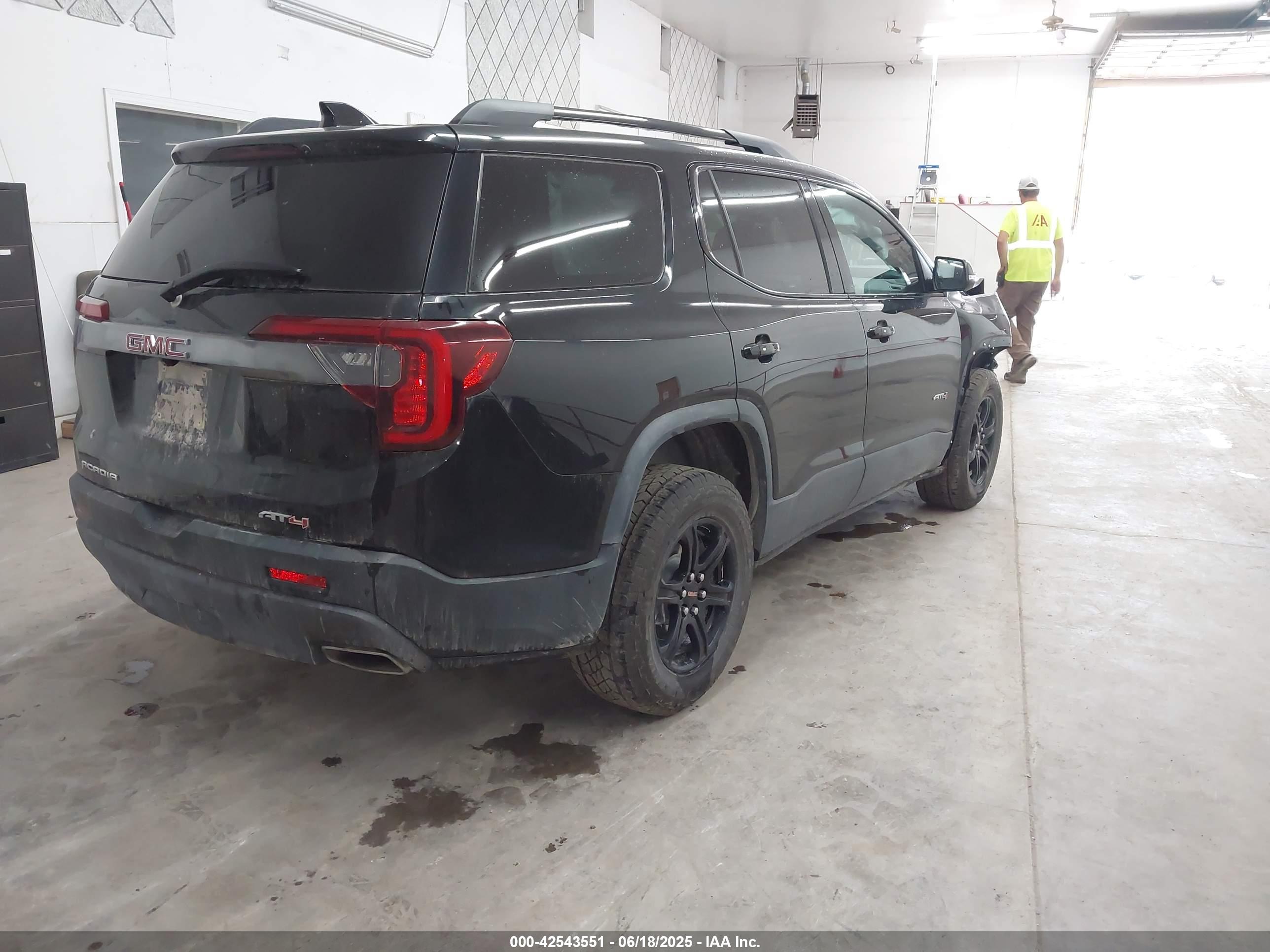 GMC ACADIA image 4