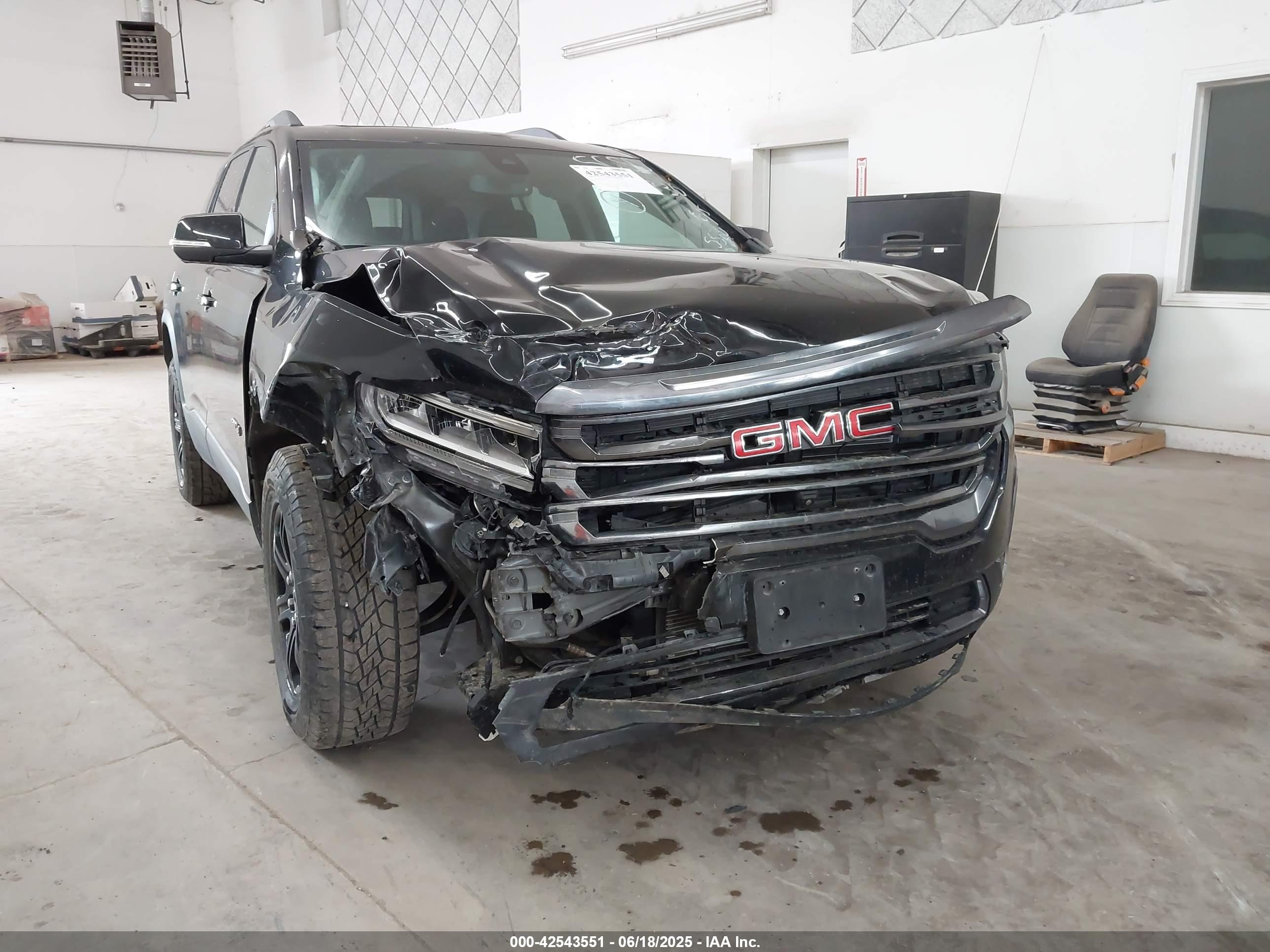 GMC ACADIA image 6