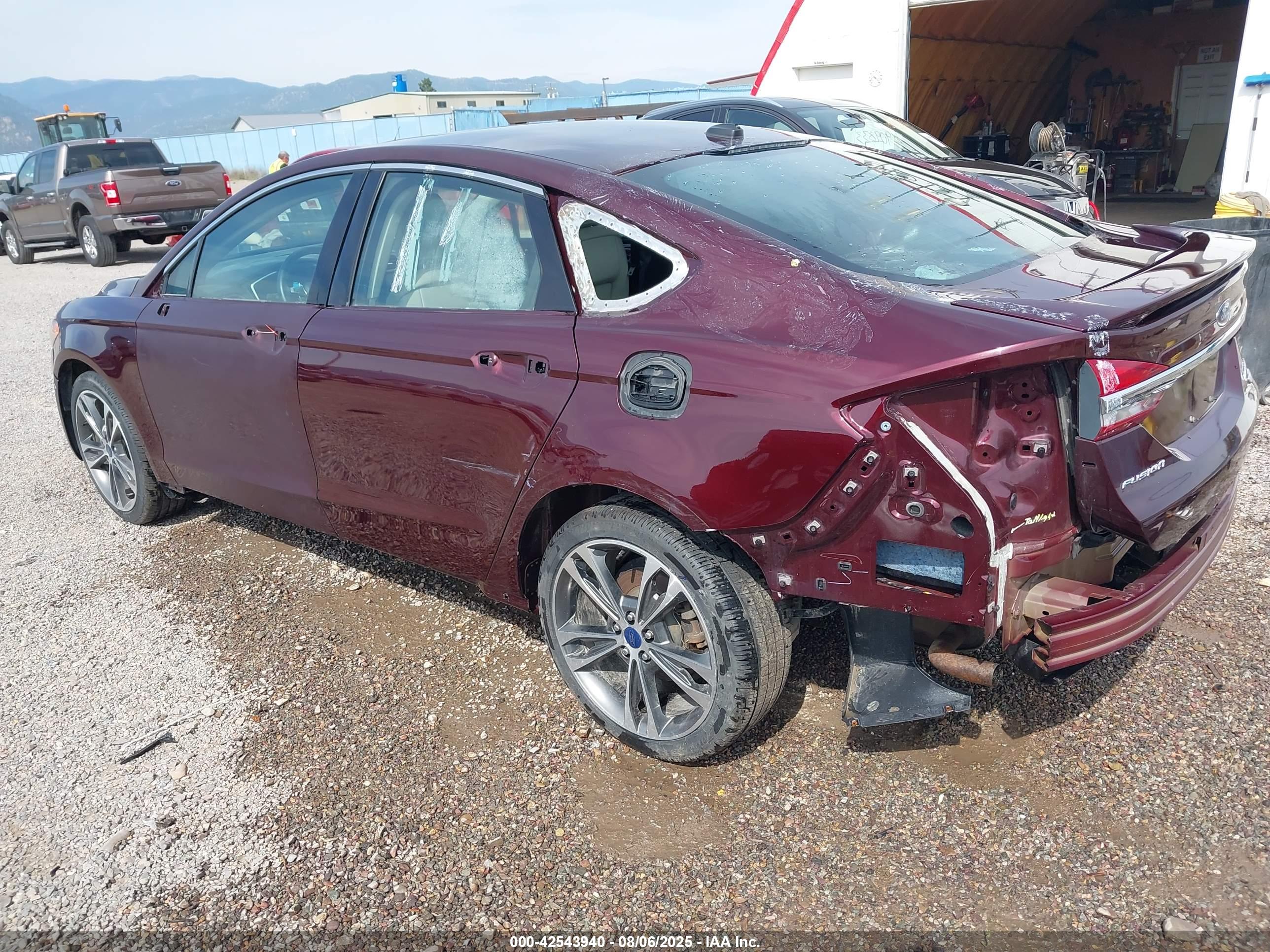 FORD FUSION image 3