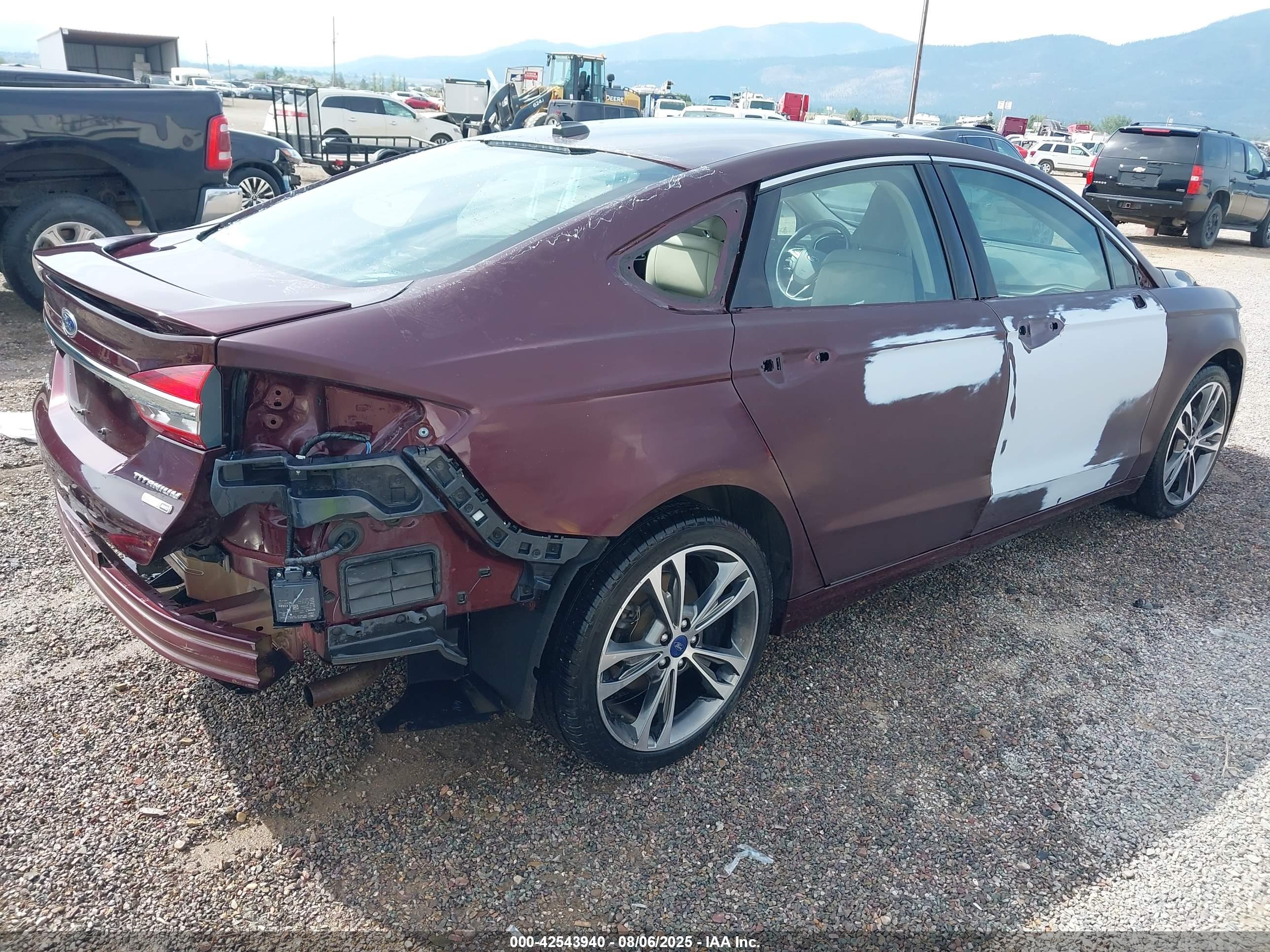 FORD FUSION image 4