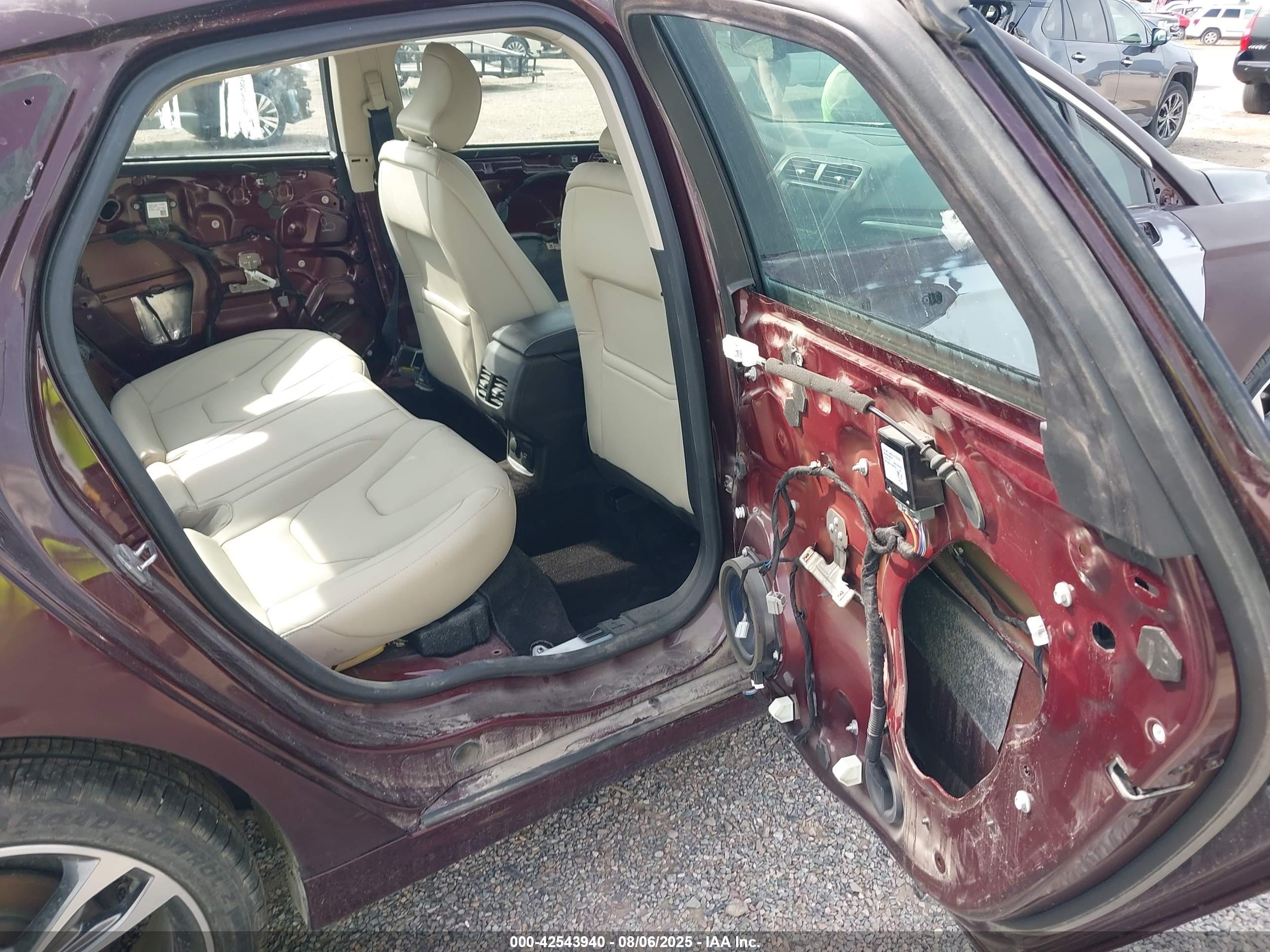 FORD FUSION image 8