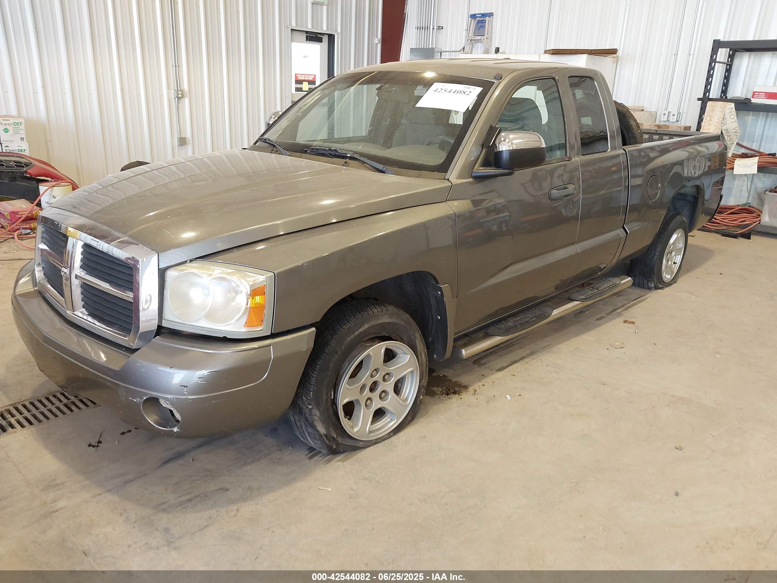 DODGE DAKOTA image 2