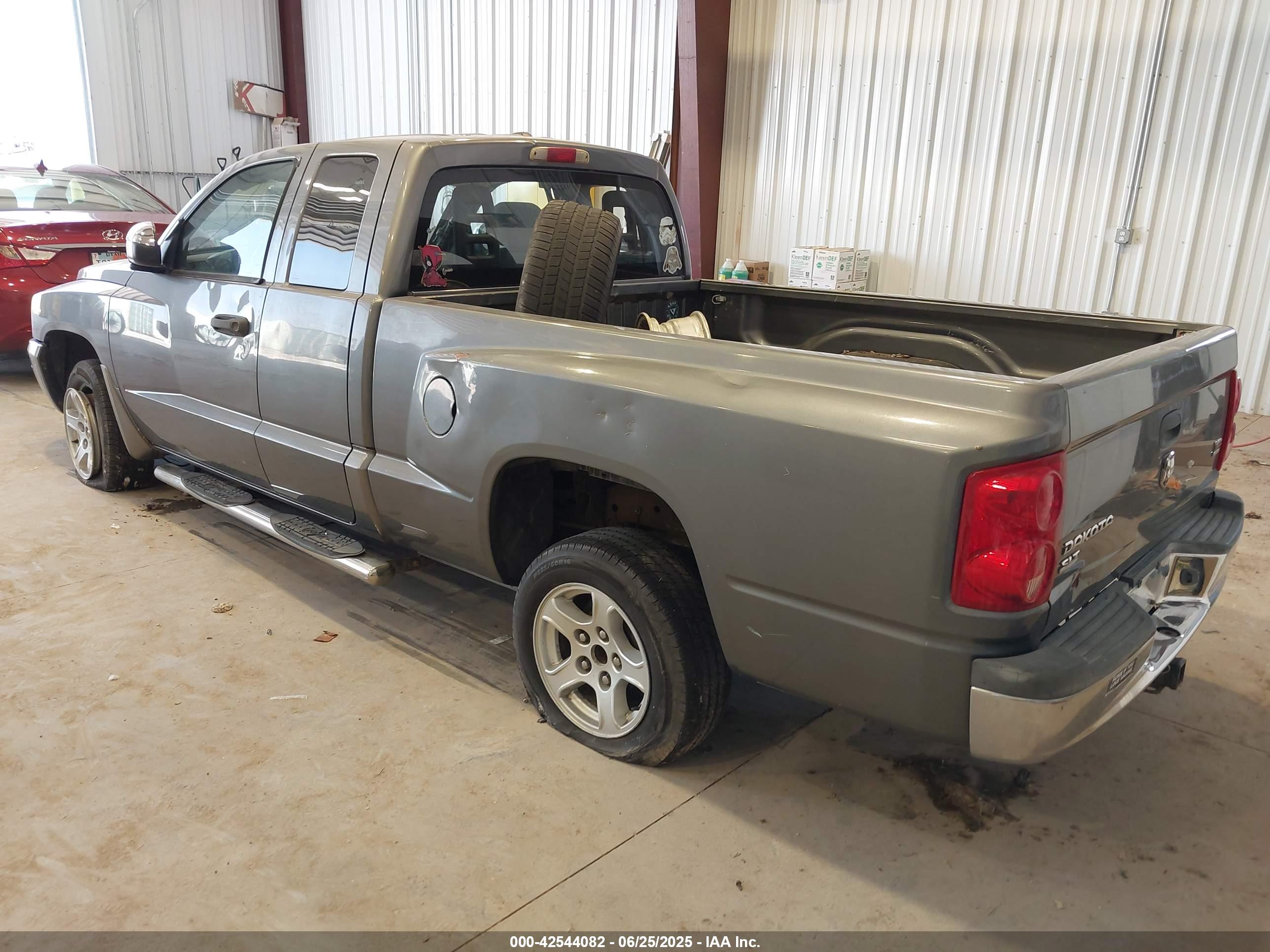 DODGE DAKOTA image 3