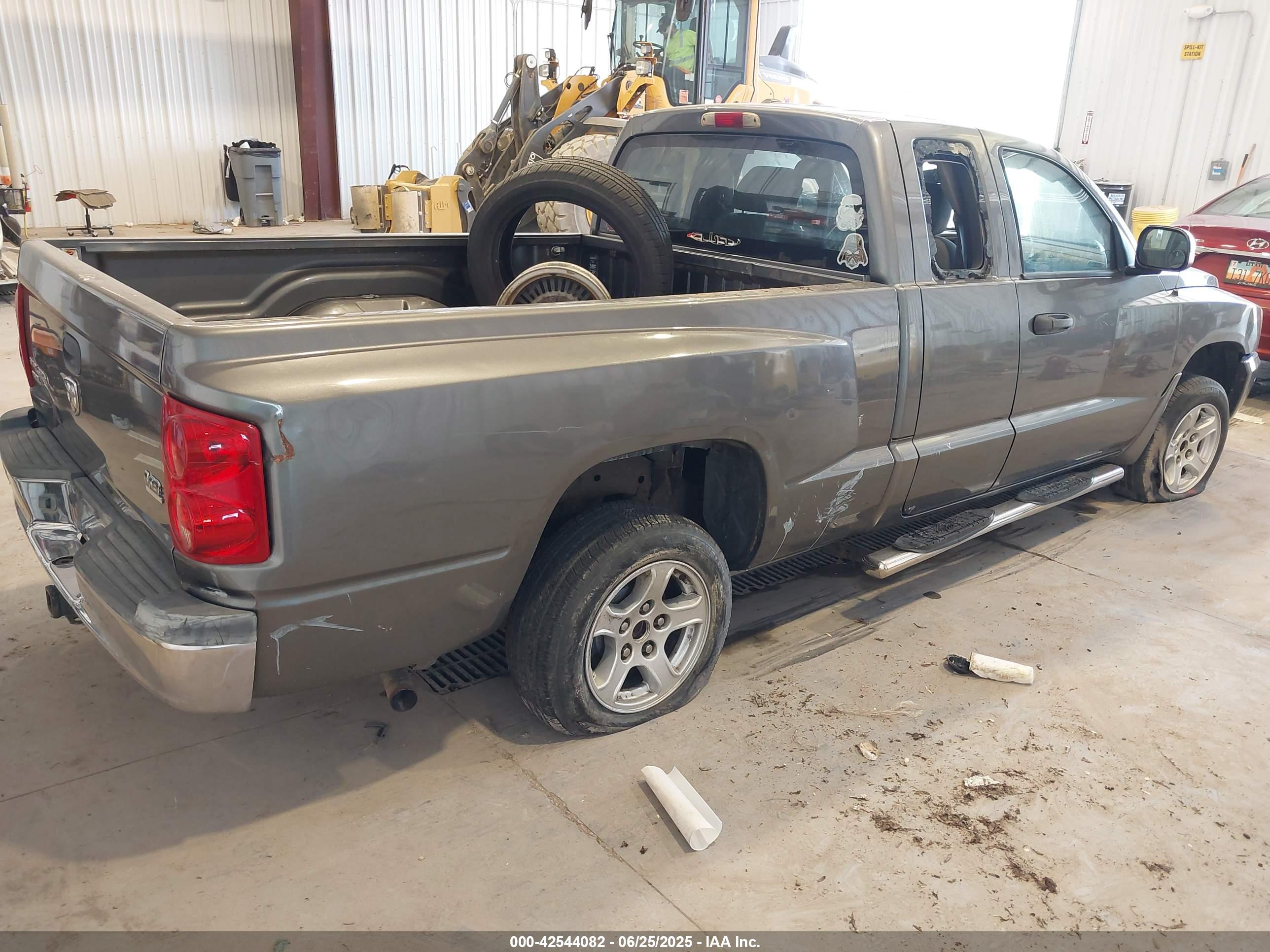 DODGE DAKOTA image 4