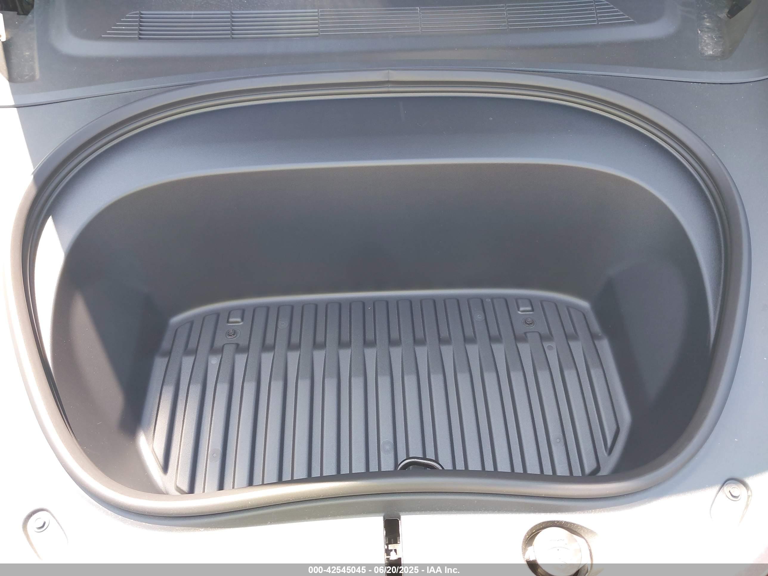 TESLA MODEL image 10