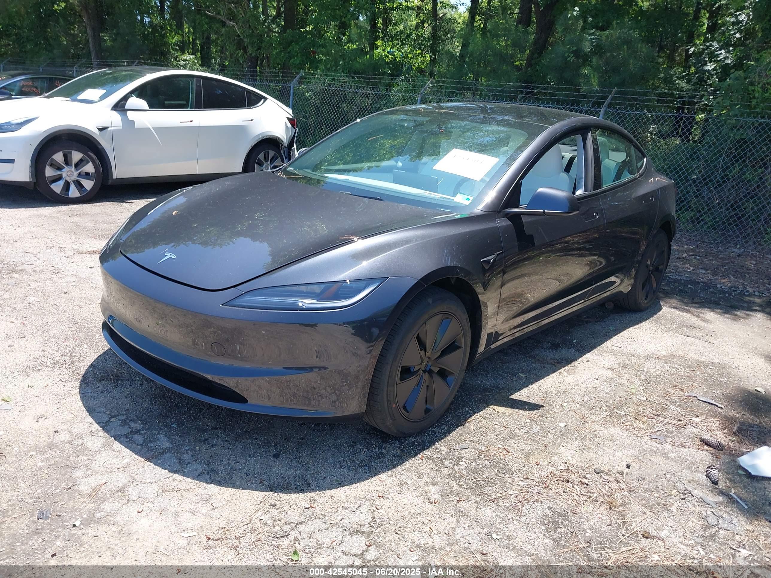 TESLA MODEL image 2