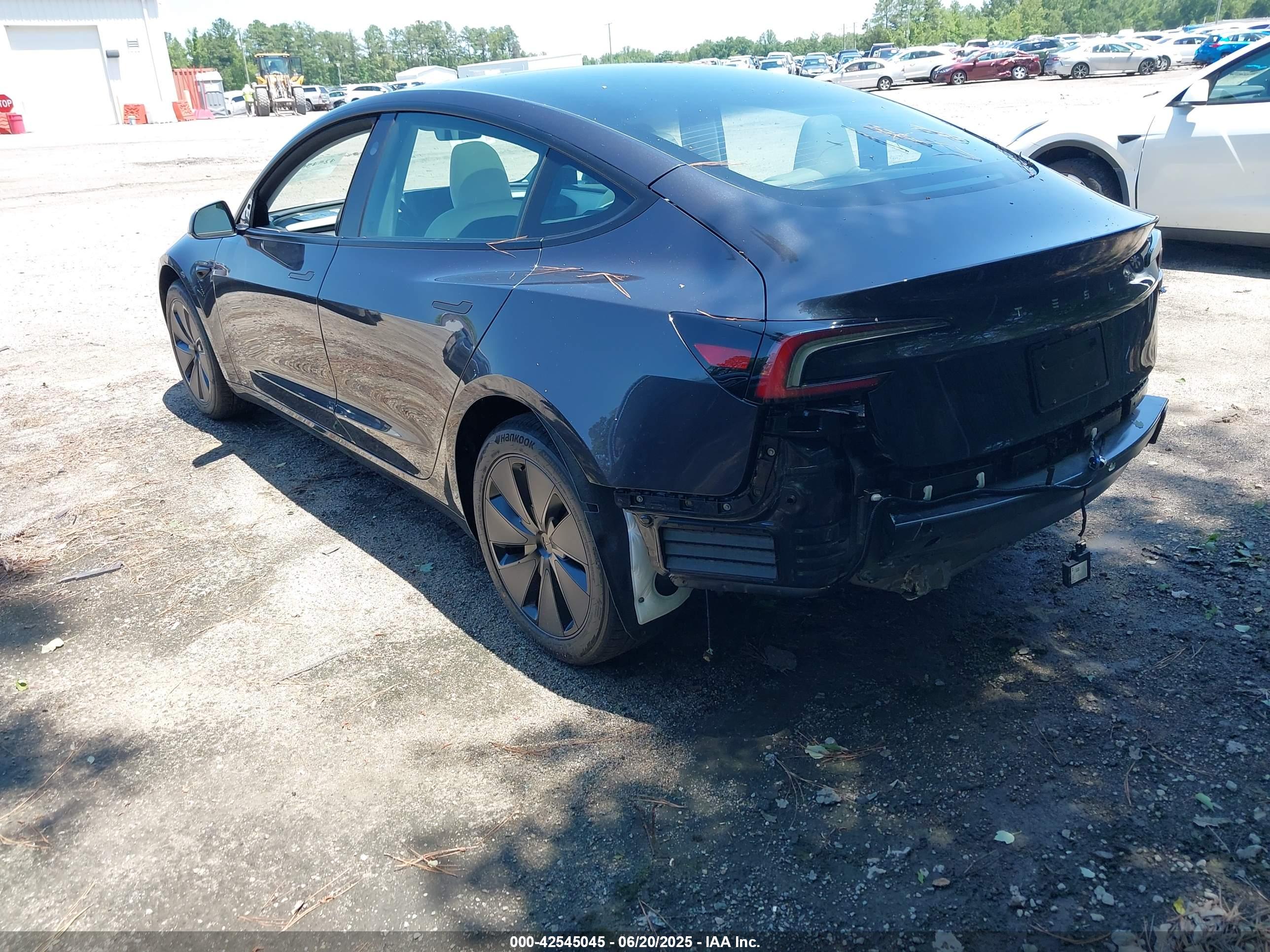 TESLA MODEL image 3