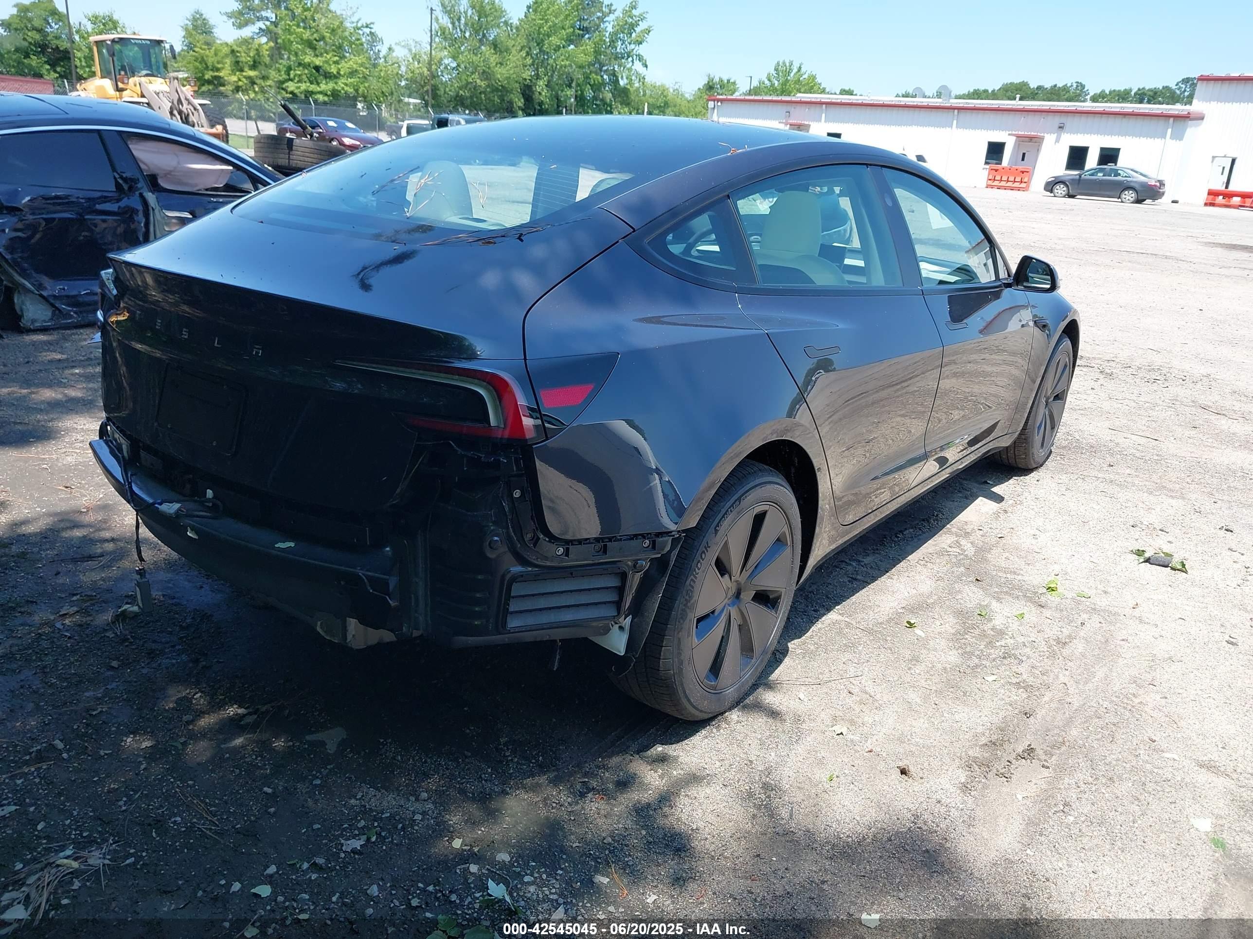 TESLA MODEL image 4