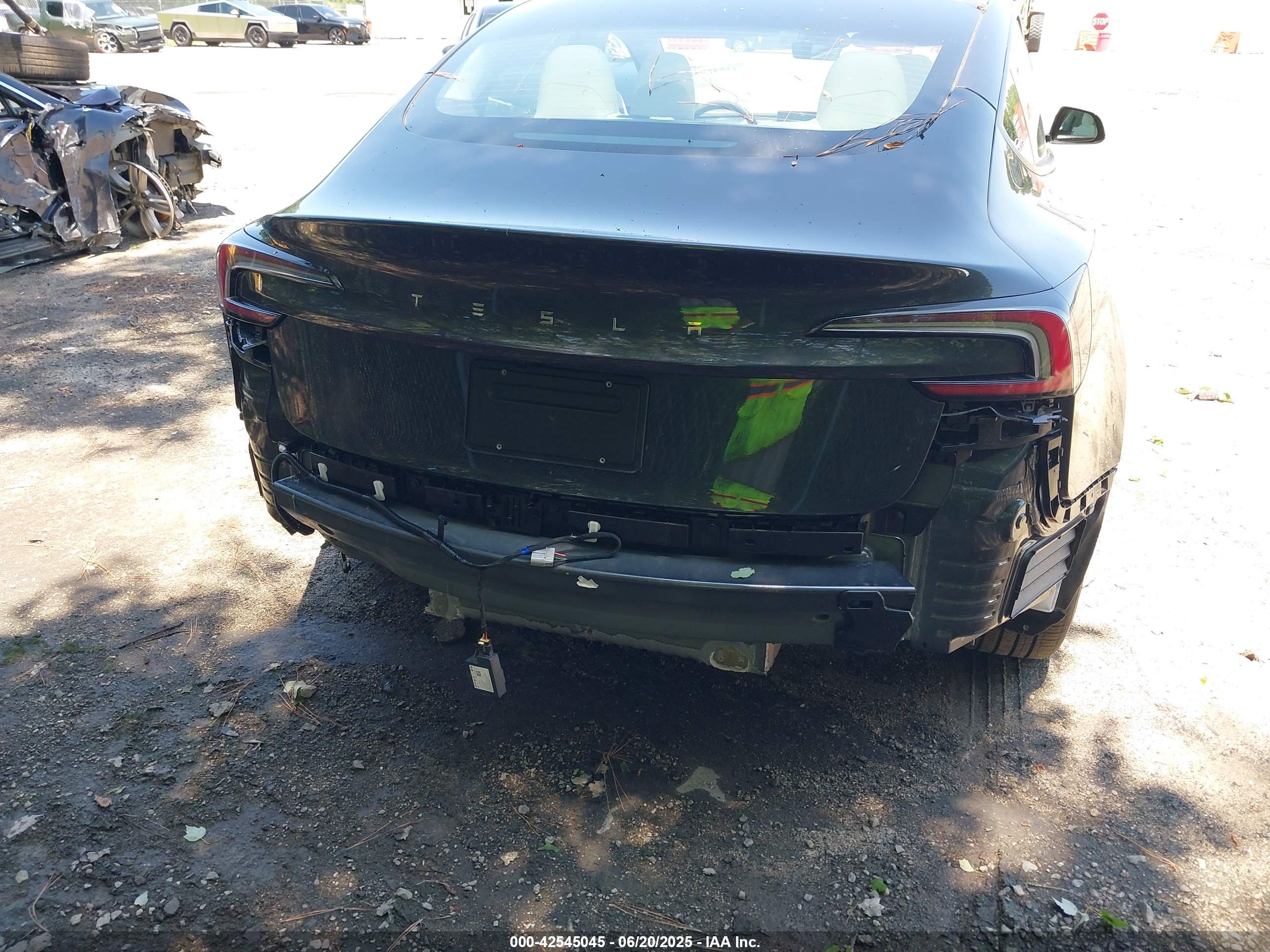 TESLA MODEL image 6