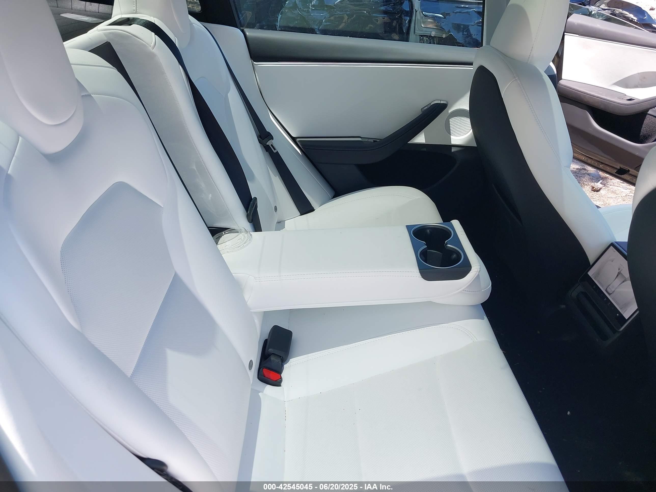 TESLA MODEL image 8