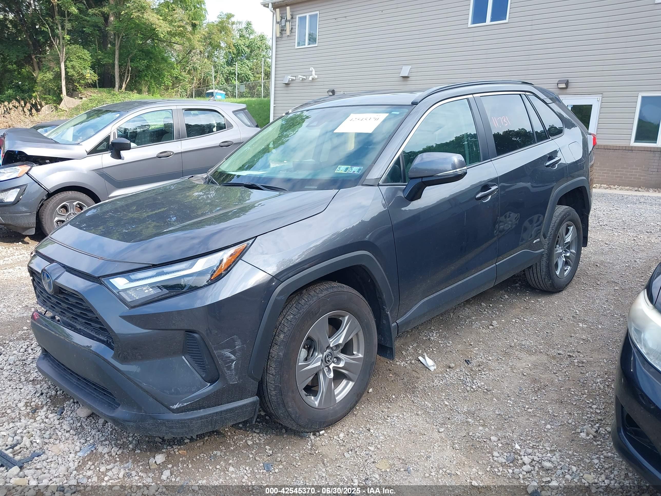 TOYOTA RAV4 image 2
