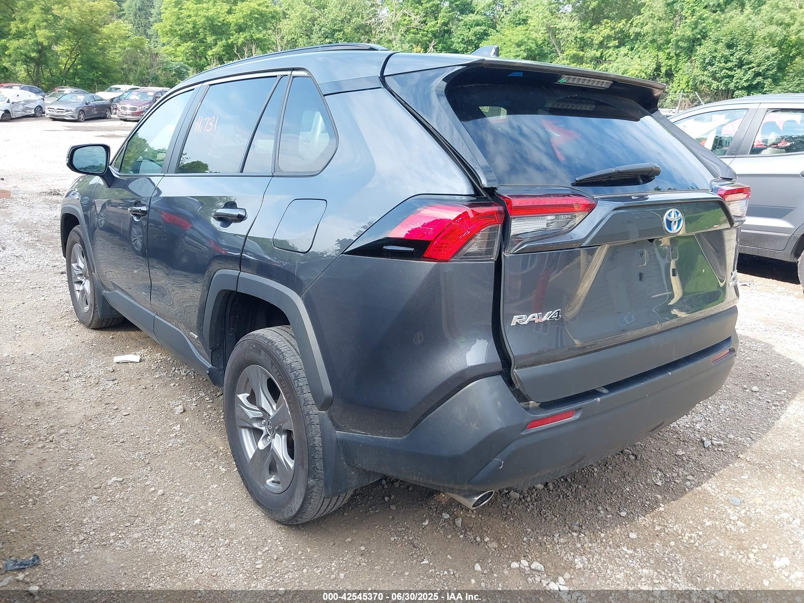 TOYOTA RAV4 image 3