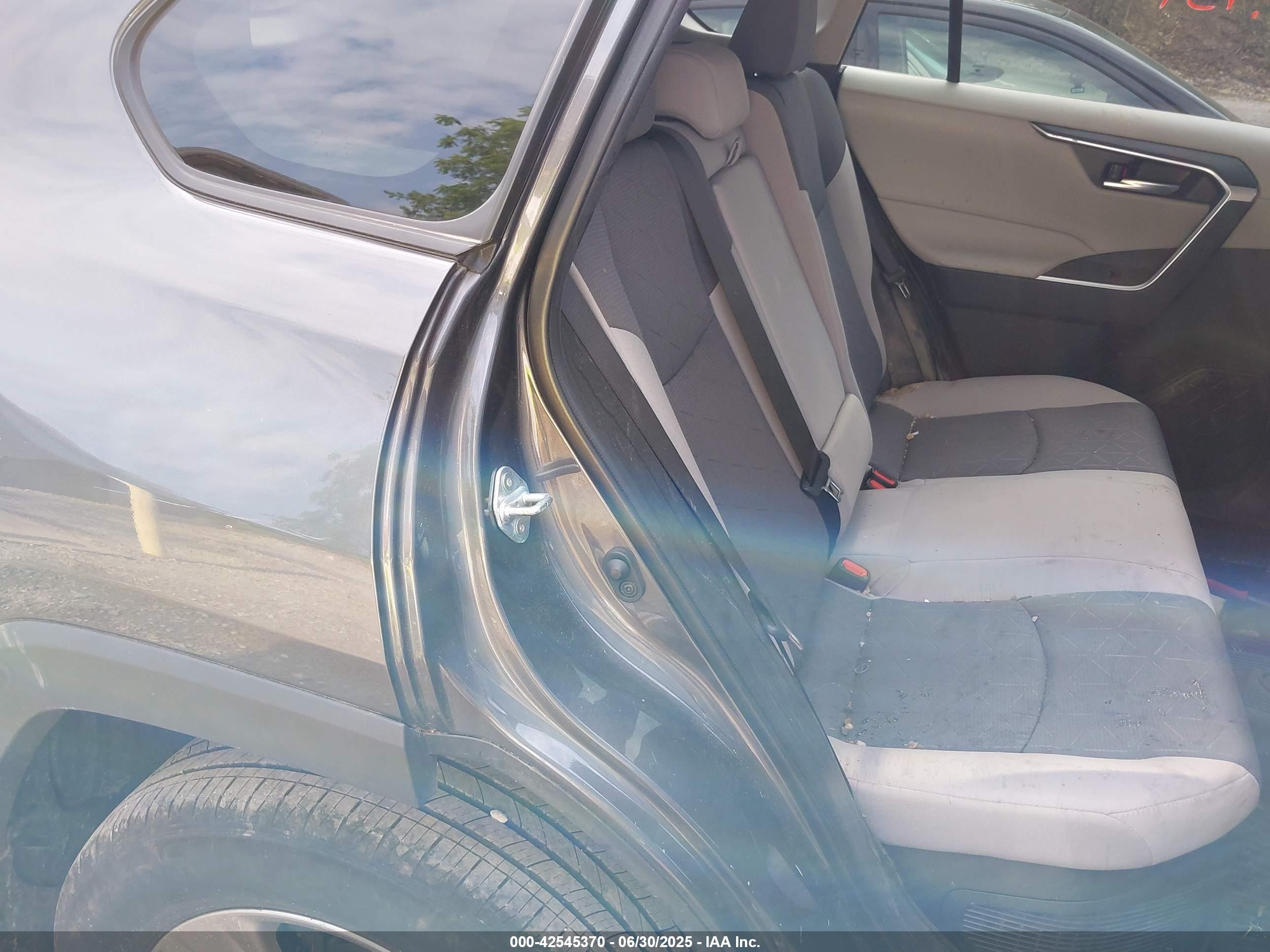 TOYOTA RAV4 image 8