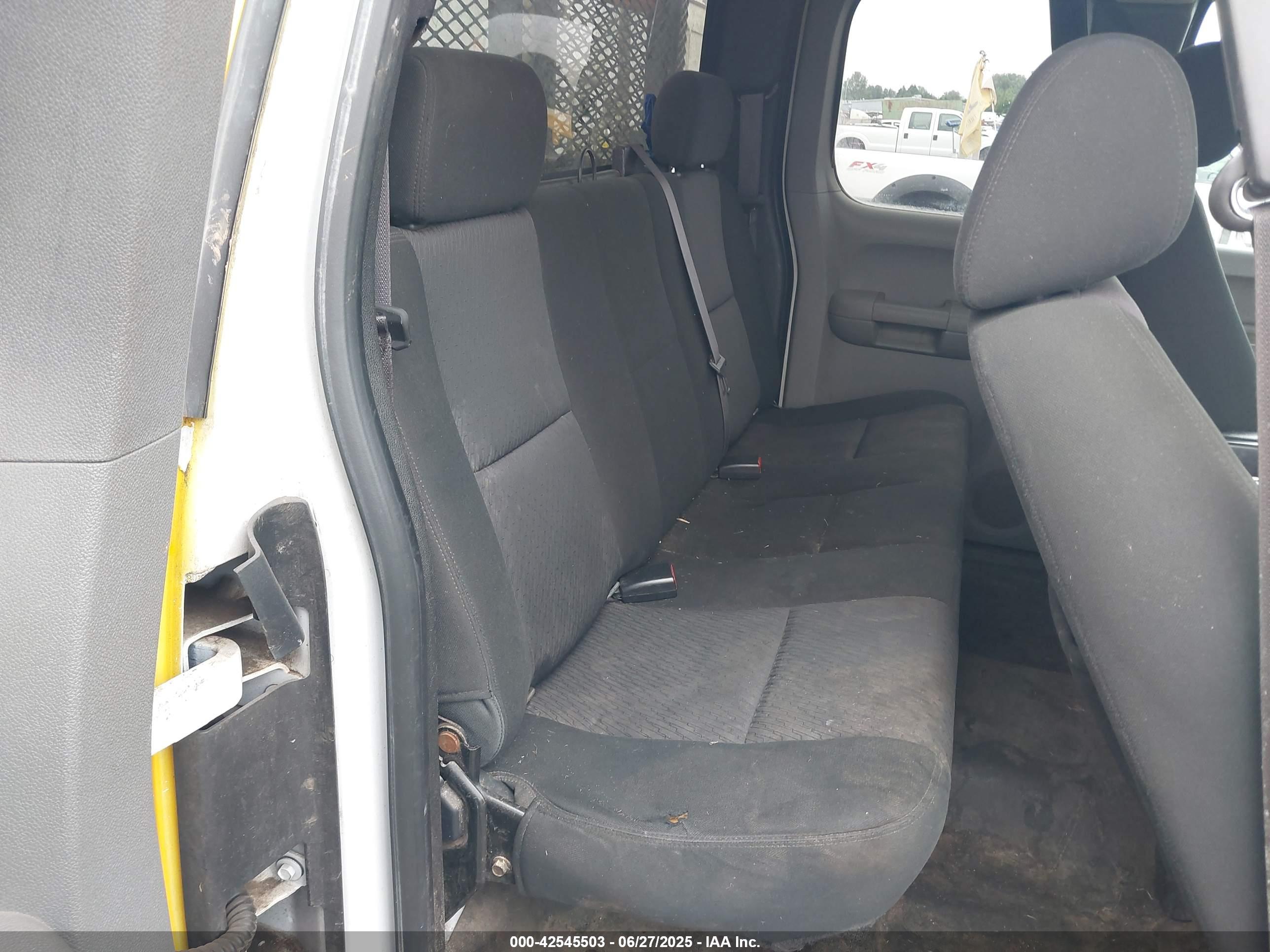CHEVROLET SILVERADO image 8