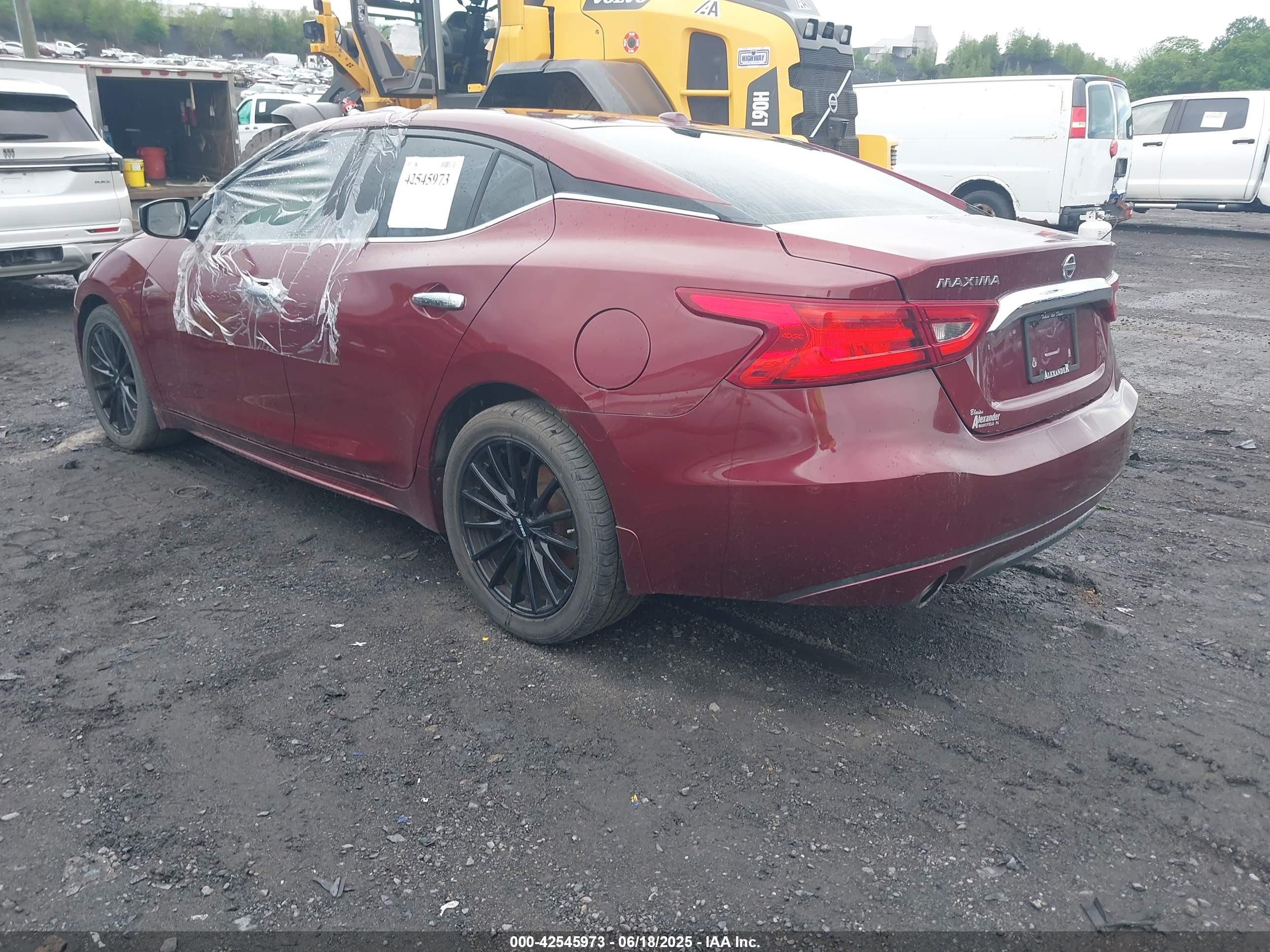 NISSAN MAXIMA image 3