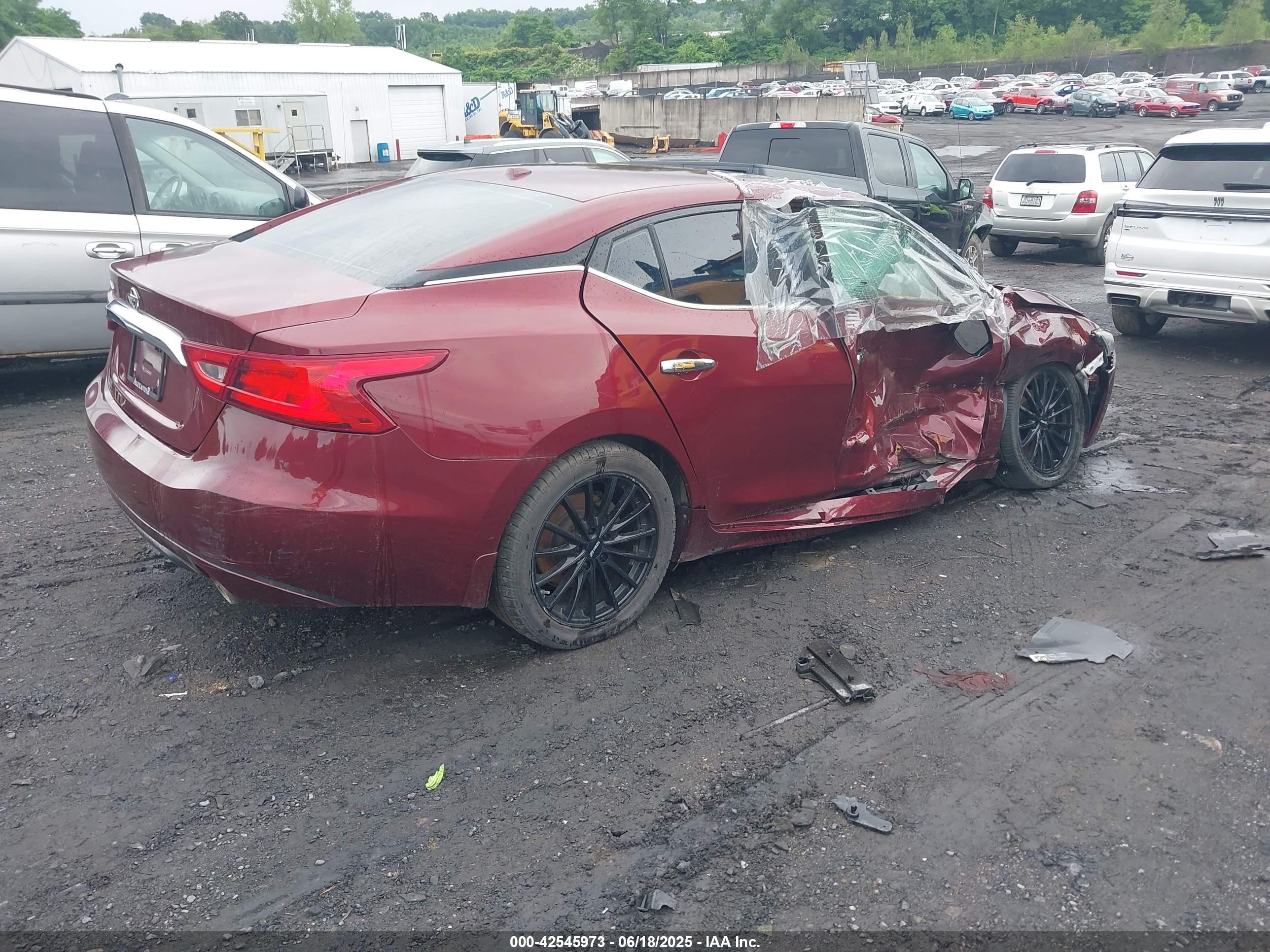 NISSAN MAXIMA image 4
