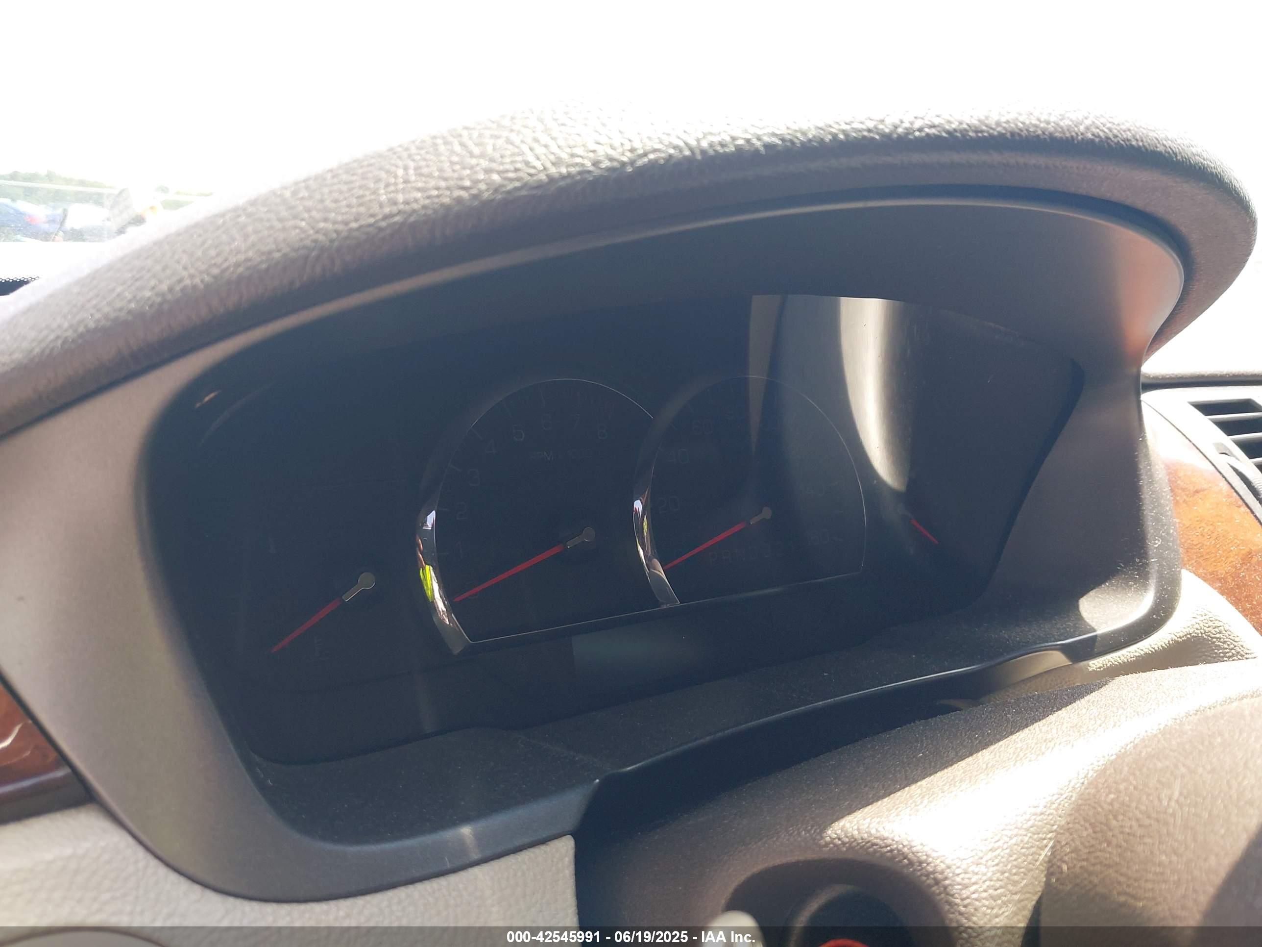 CADILLAC DTS image 7