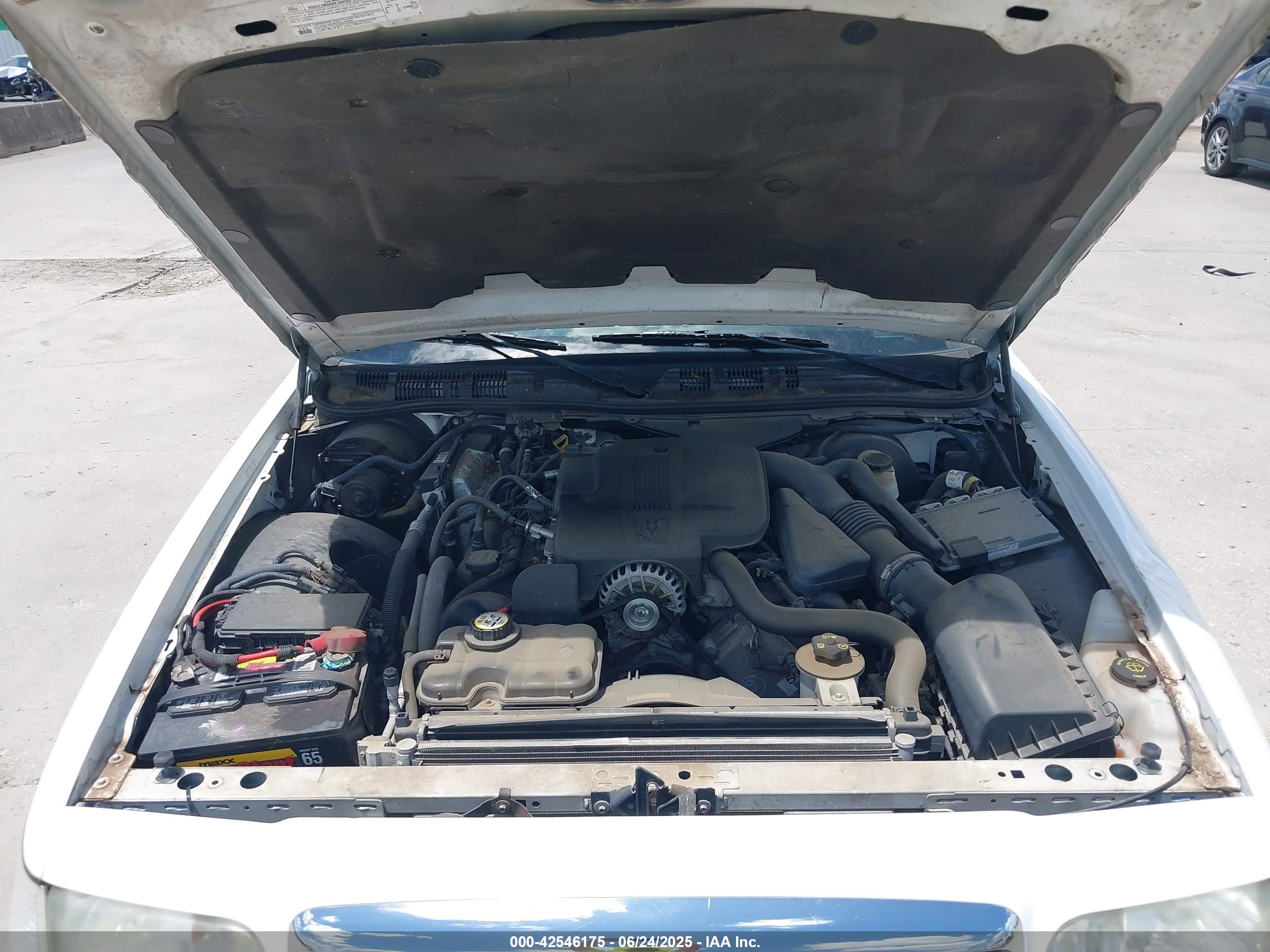 FORD CROWN image 10