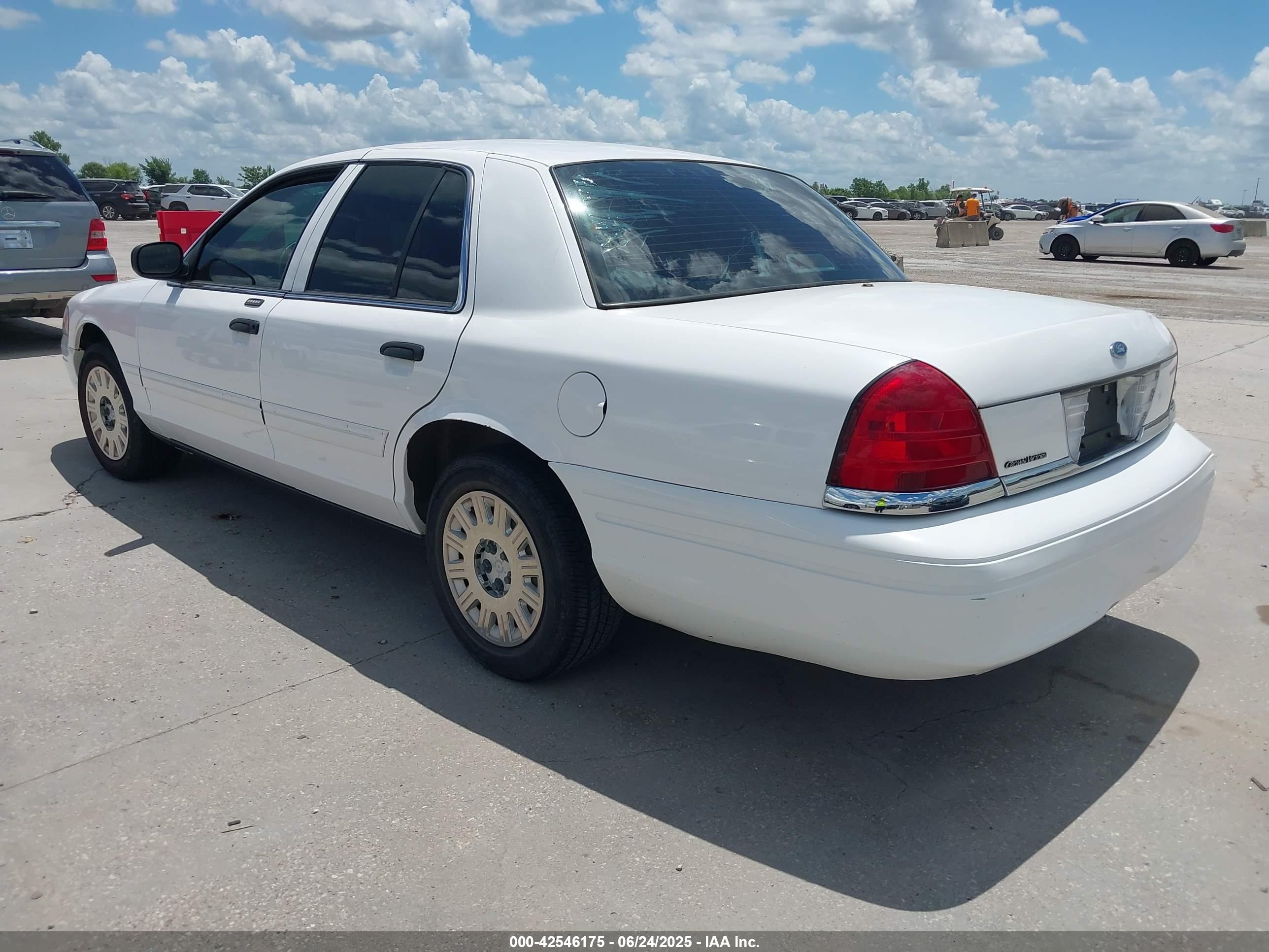 FORD CROWN image 3