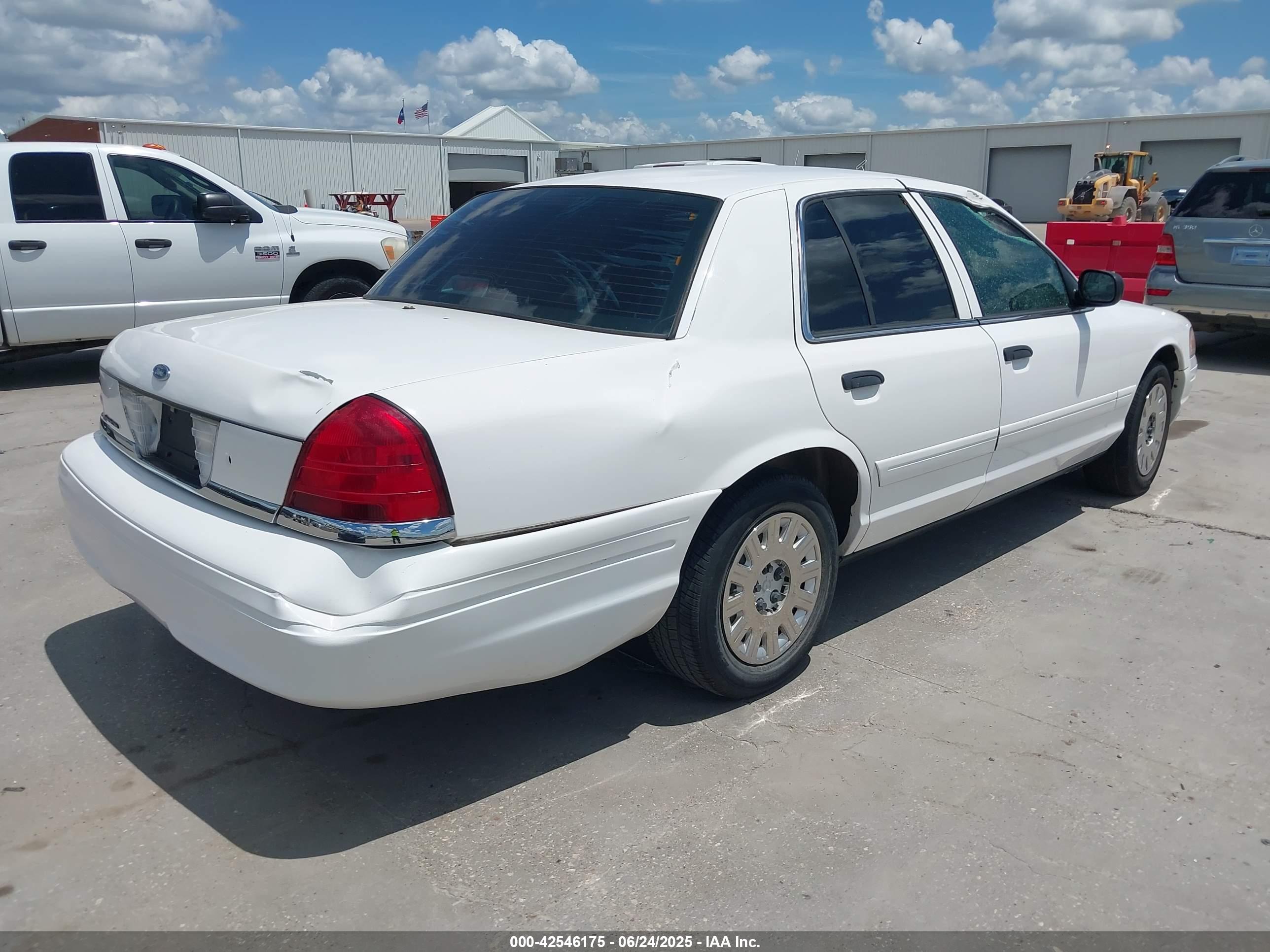 FORD CROWN image 4