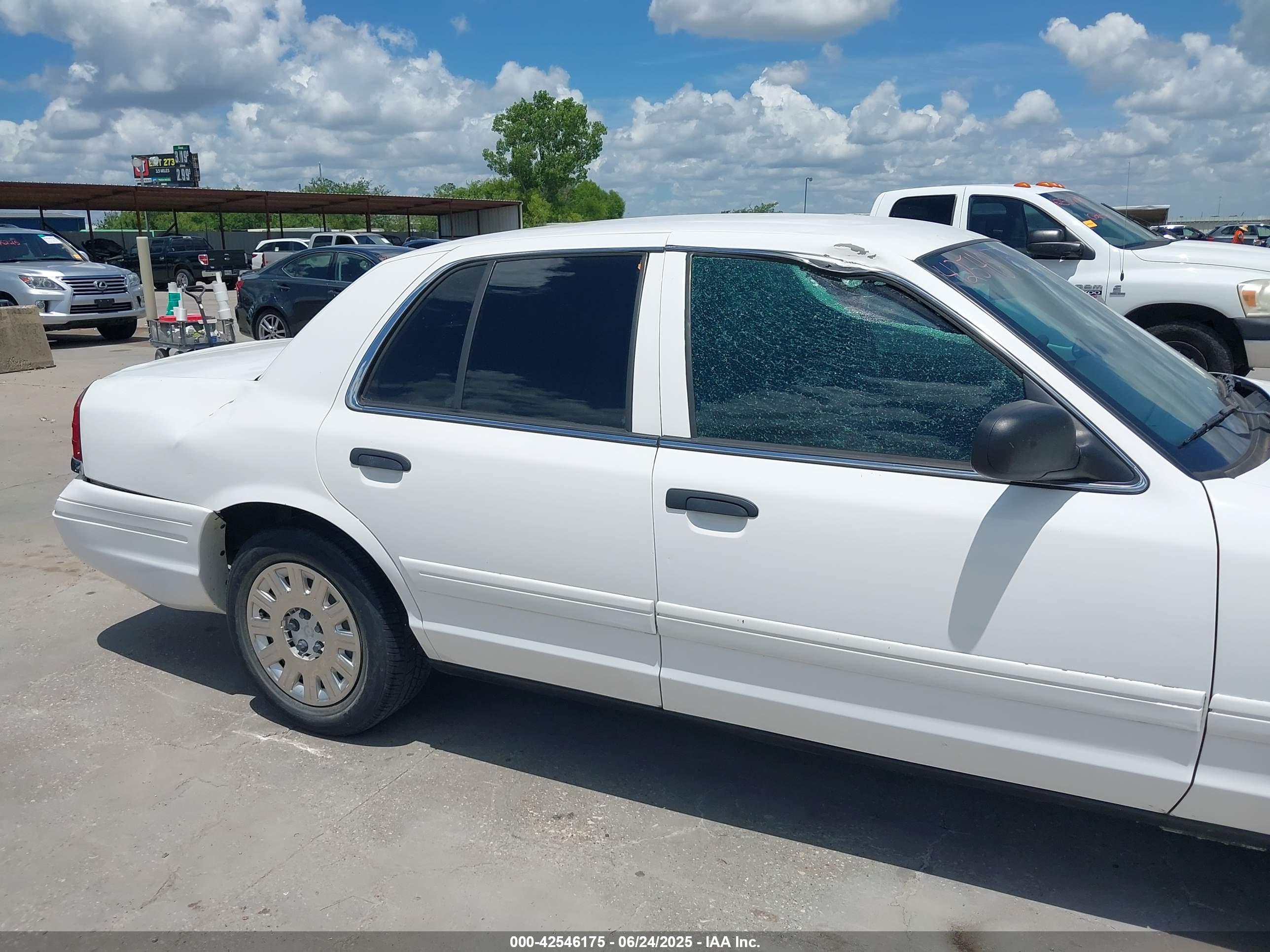 FORD CROWN image 6