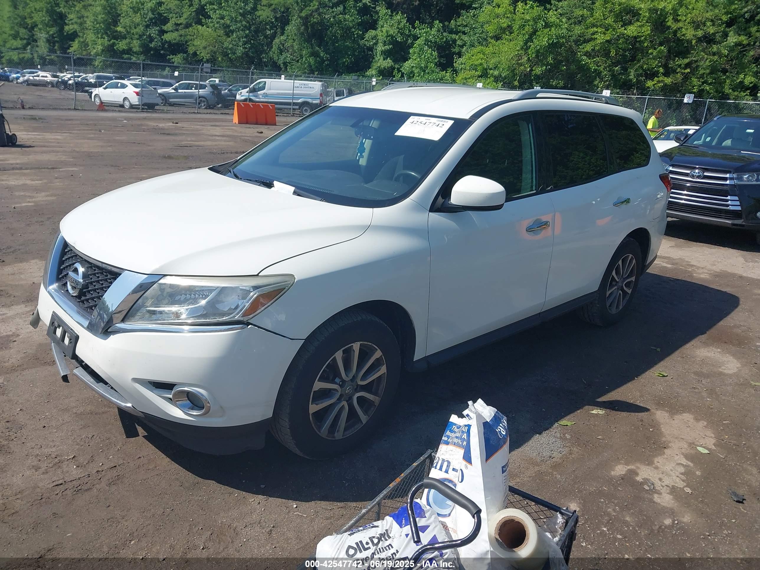 NISSAN PATHFINDER image 2