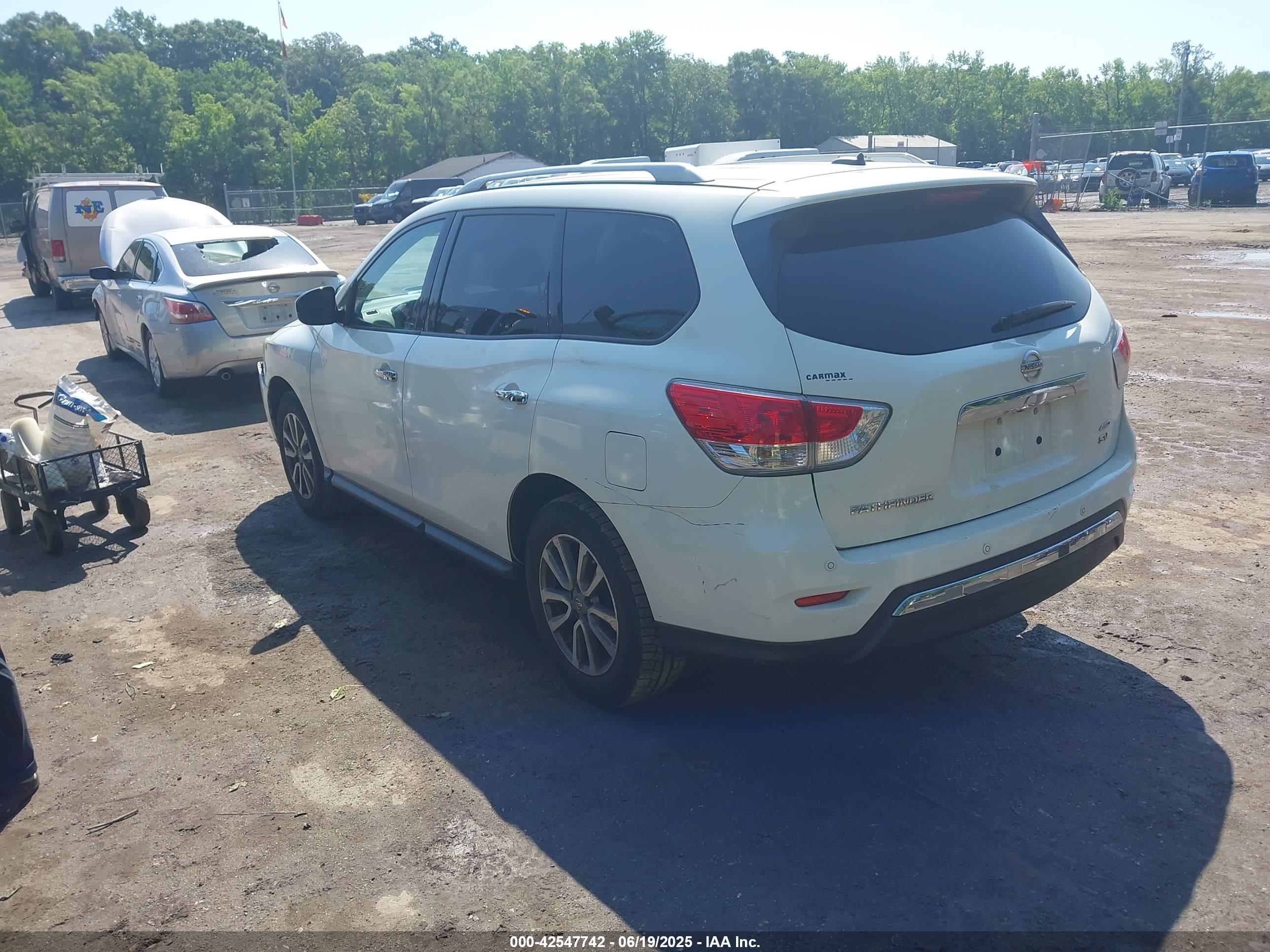 NISSAN PATHFINDER image 3