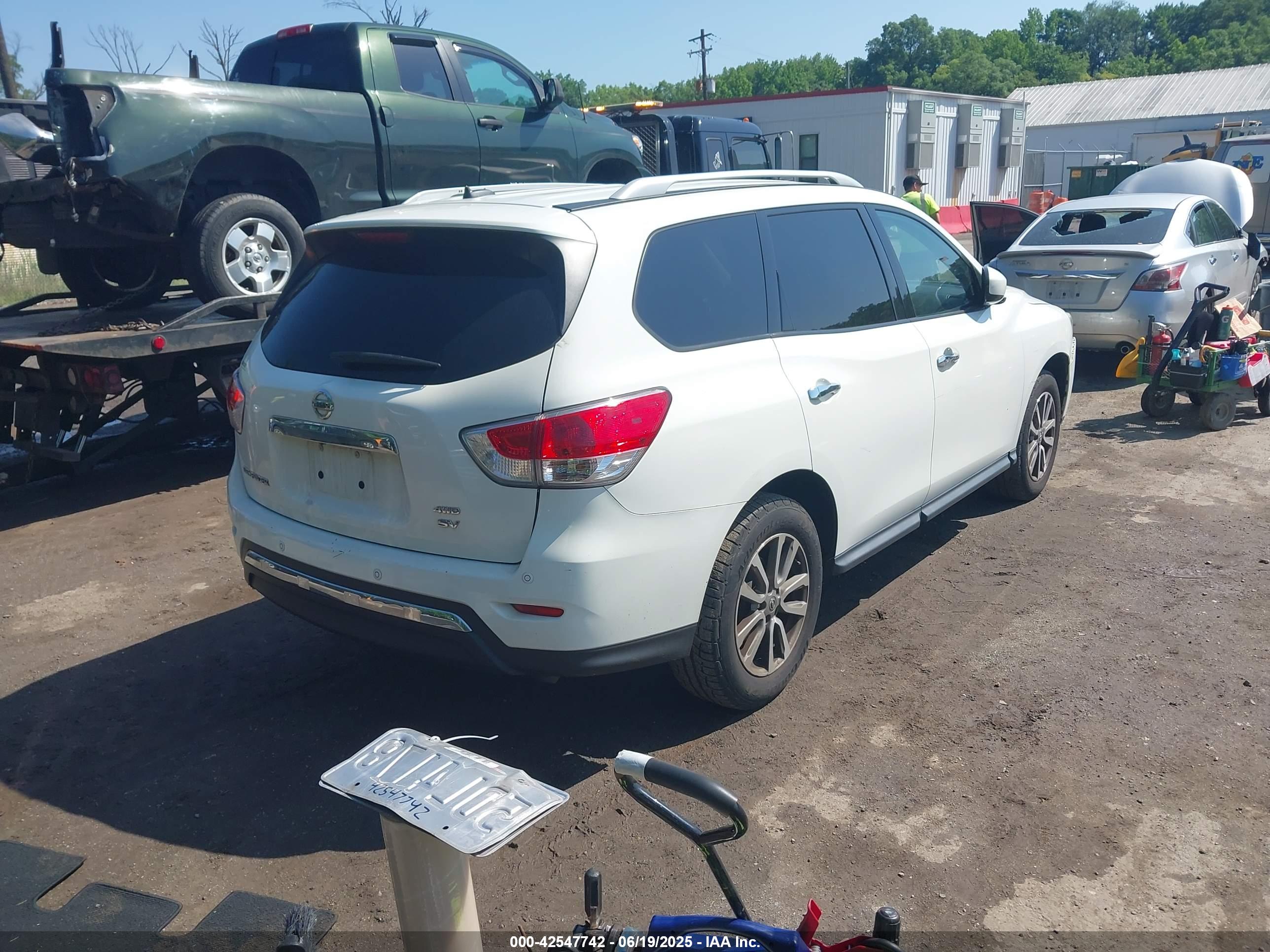 NISSAN PATHFINDER image 4