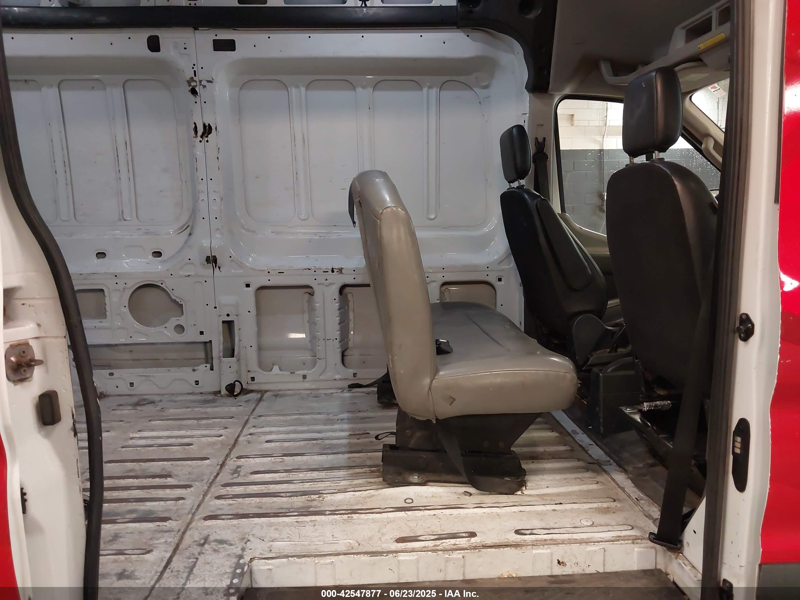 FORD TRANSIT-250 image 8