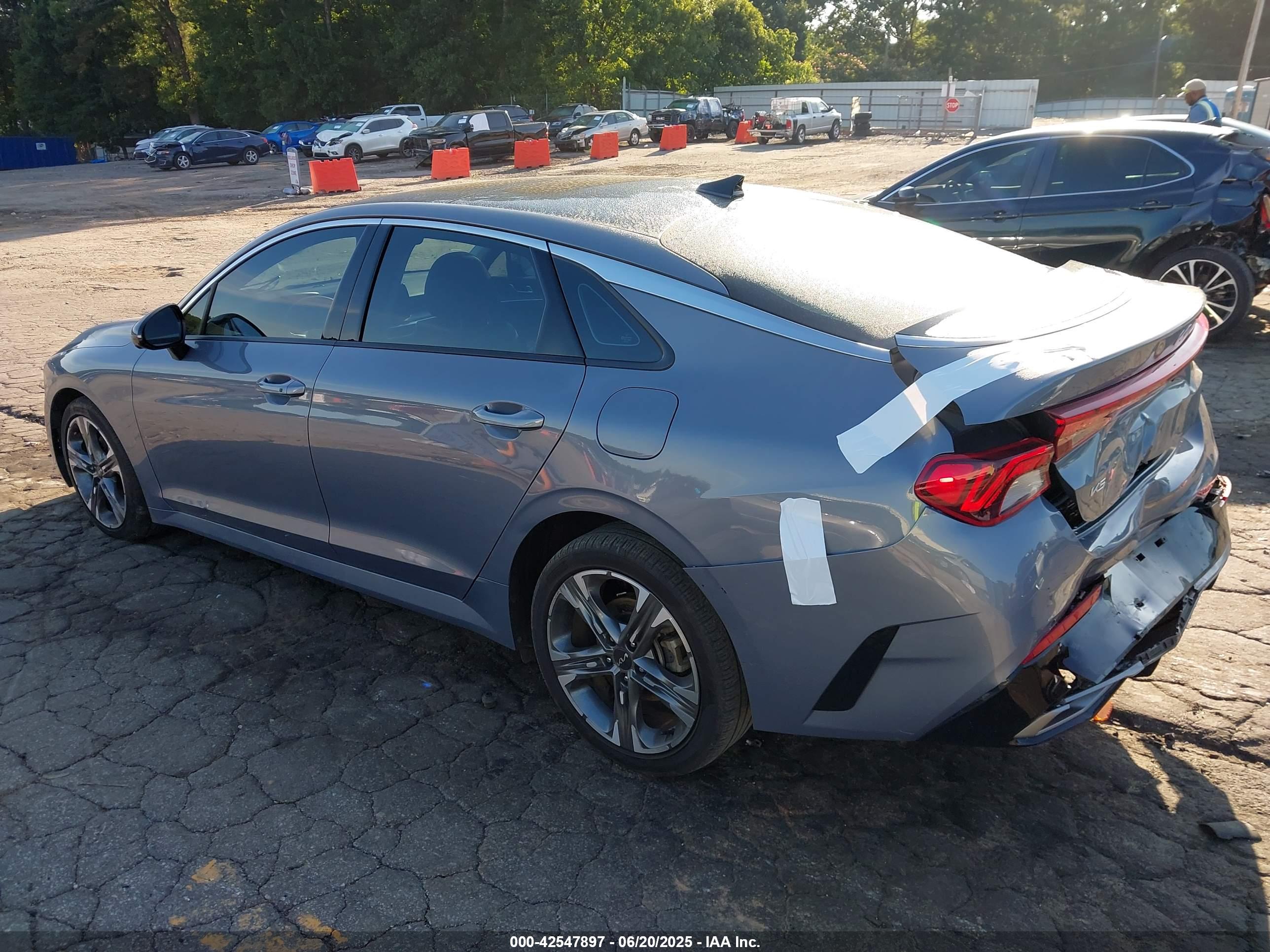 KIA K5 image 3