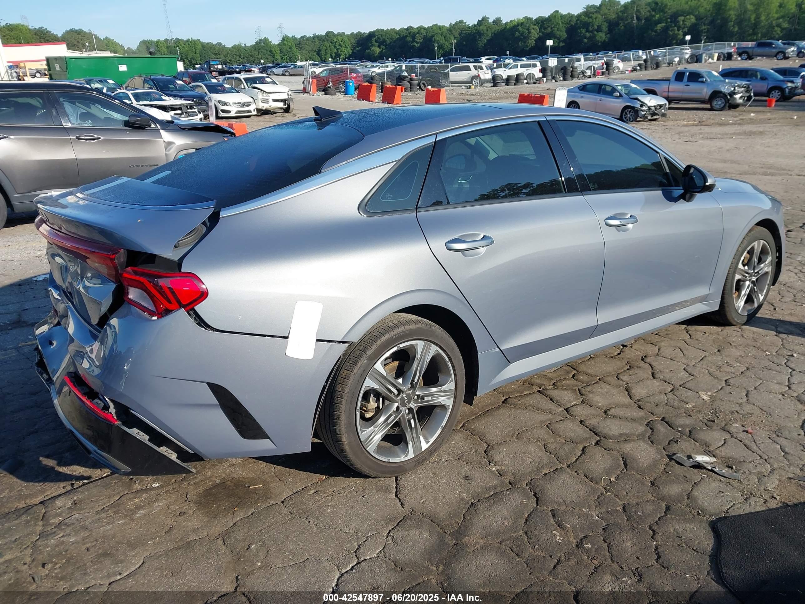 KIA K5 image 4