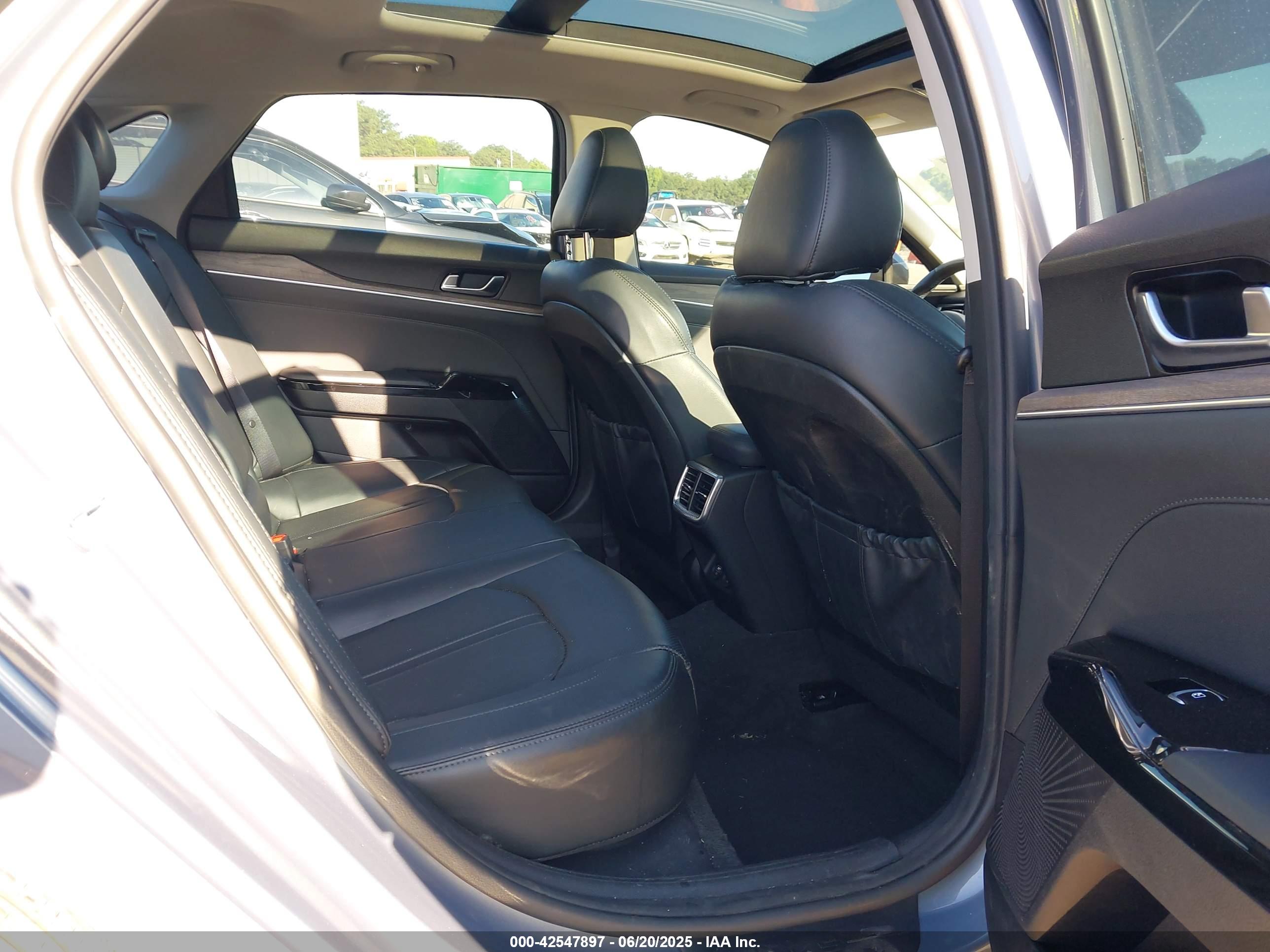KIA K5 image 8