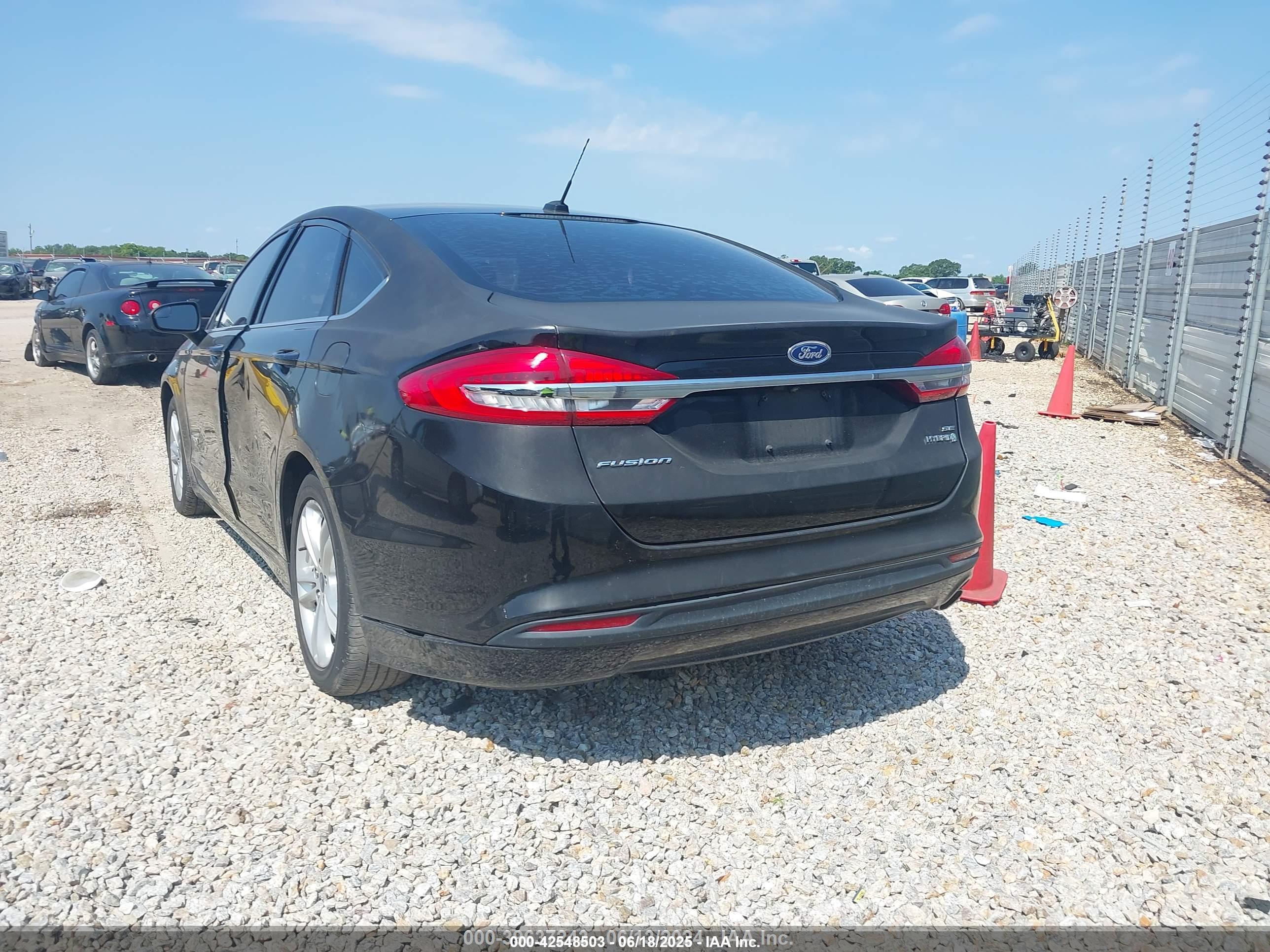 FORD FUSION image 3